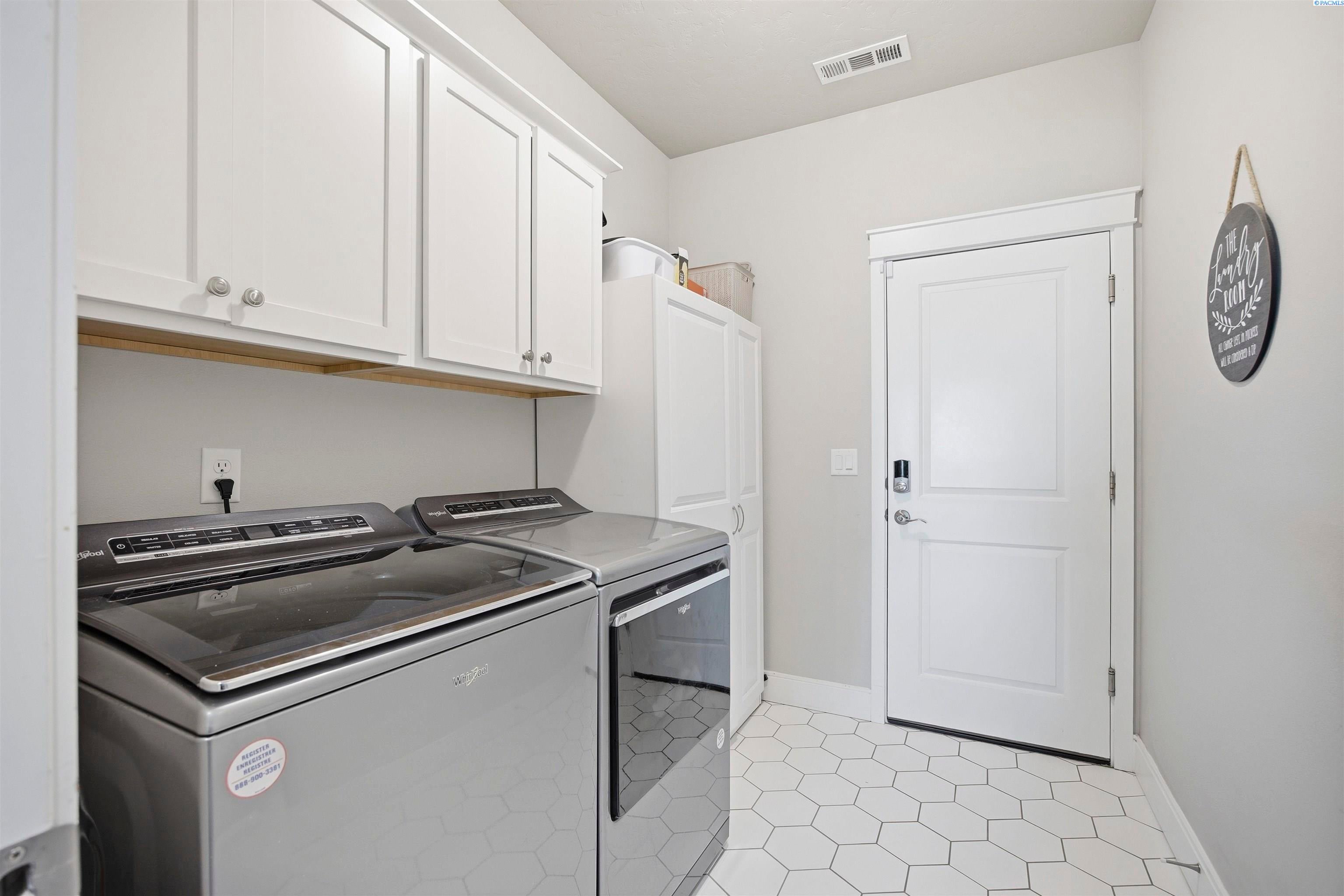 Pasco, Washington, 99301, United States, 4 Bedrooms Bedrooms, ,2 BathroomsBathrooms,Residential,For Sale,2036931