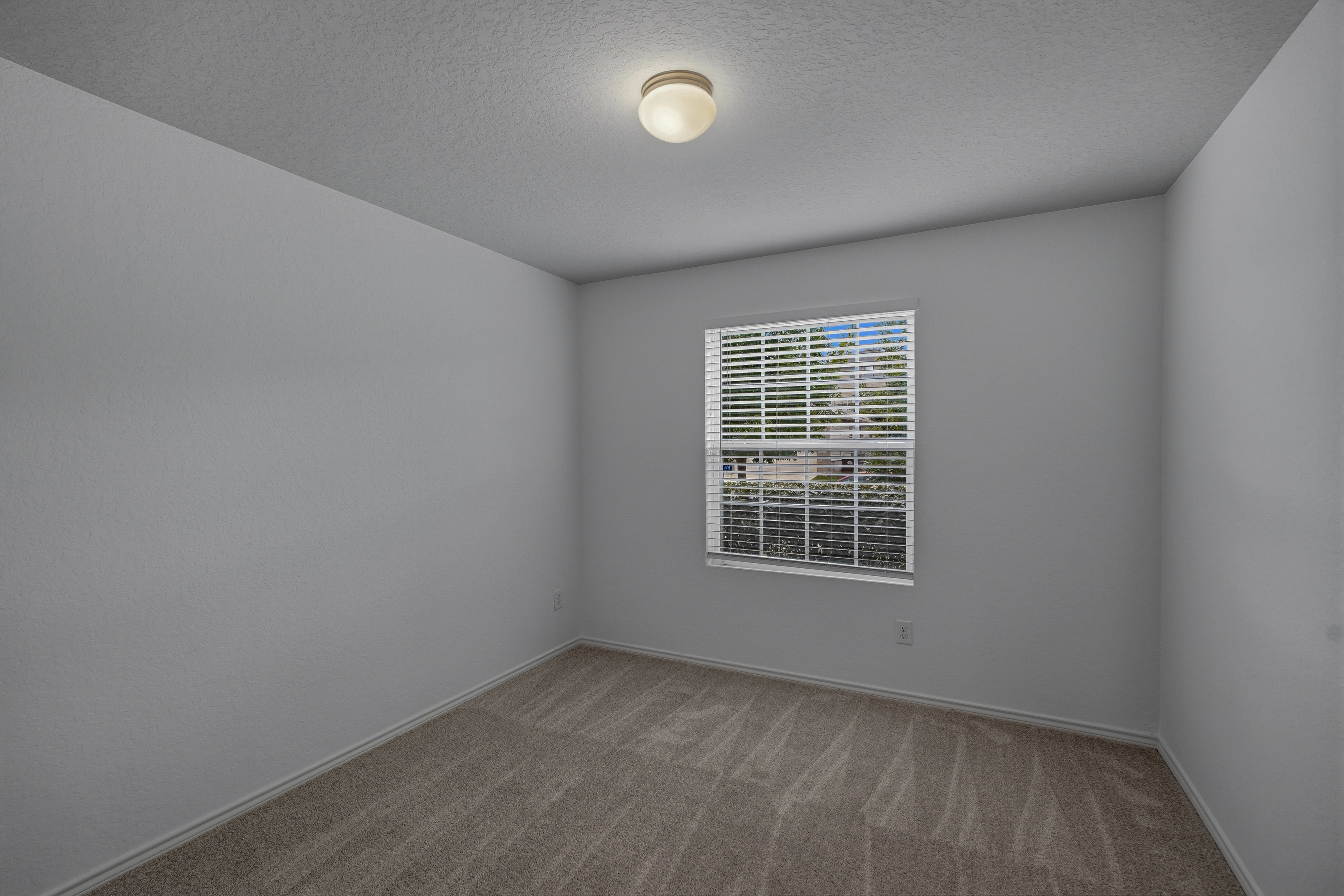  Beautifully Updated With Open Concept - 物件實景