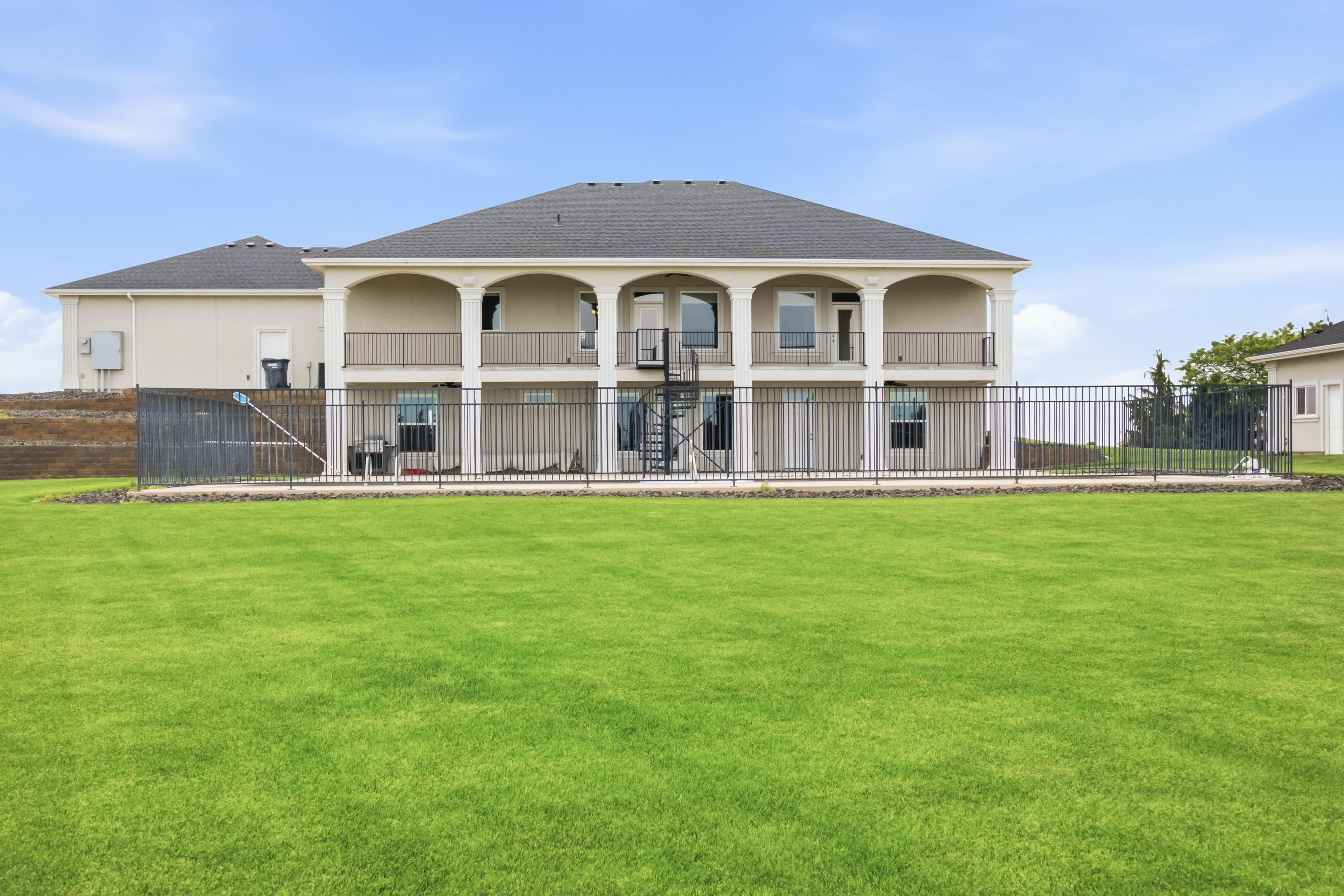  Country Estate with Shop & Pool - 物件實景