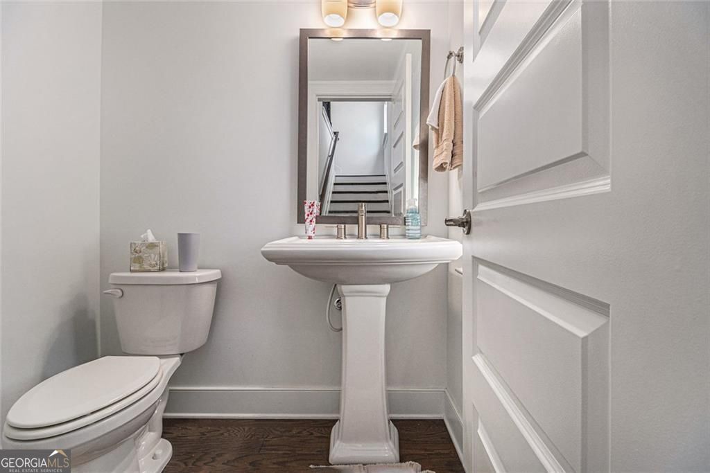 Atlanta, Georgia, 30324, United States, 4 Bedrooms Bedrooms, ,5 BathroomsBathrooms,Residential,For Sale,1909913