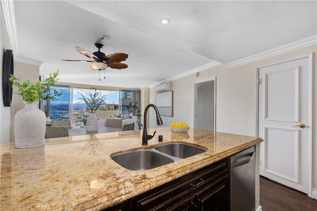 Long Beach, California, 90802, United States, 3 Bedrooms Bedrooms, ,2 BathroomsBathrooms,Residential,For Sale,1989203