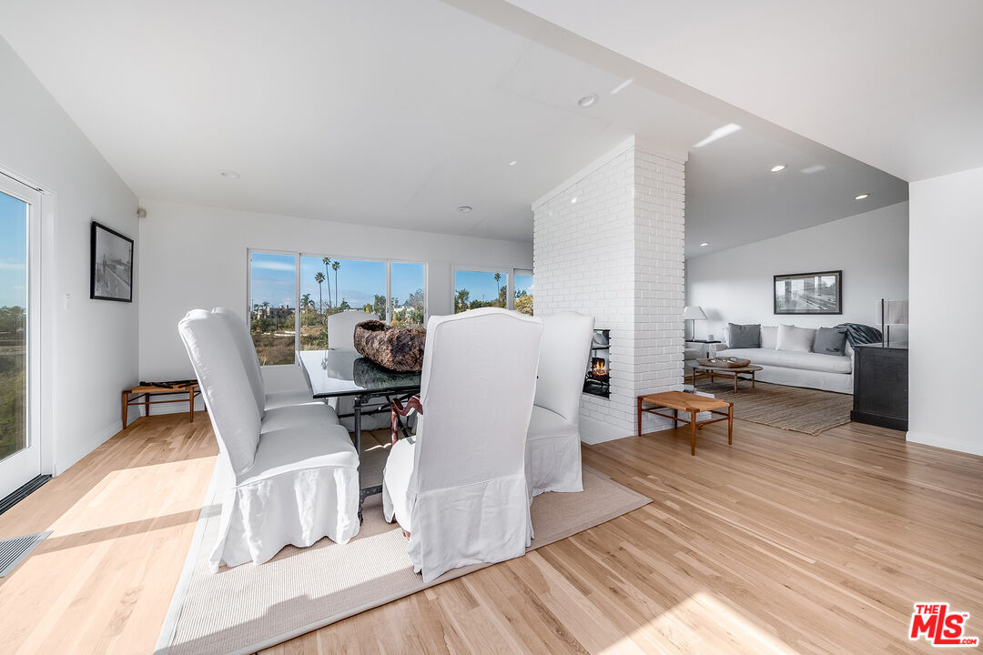 Malibu, California, 90265, United States, 3 Bedrooms Bedrooms, ,2 BathroomsBathrooms,Residential,For Sale,1868514