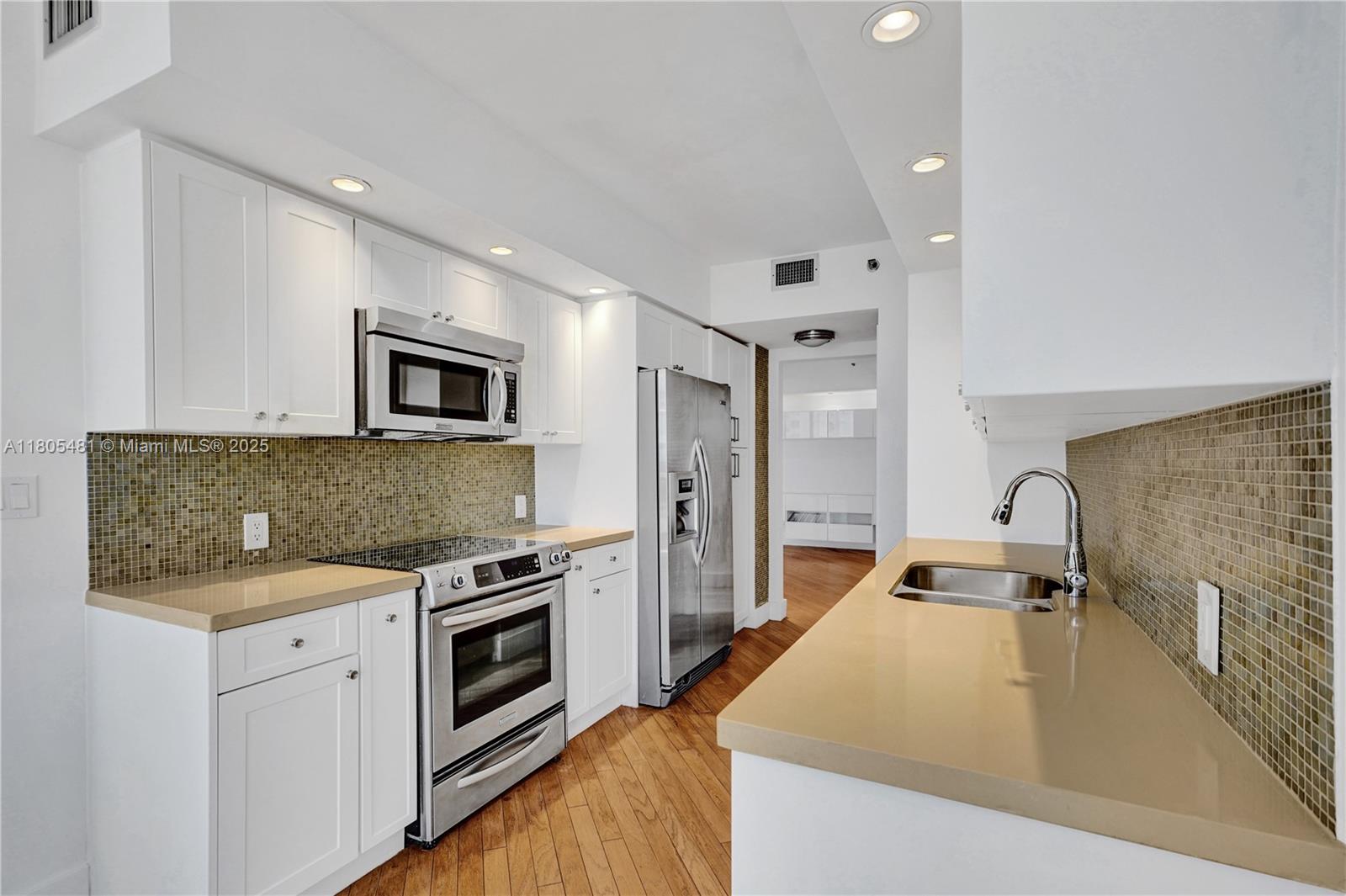 Aventura, Florida, 33180, United States, 2 Bedrooms Bedrooms, ,2 BathroomsBathrooms,Residential,For Sale,1827692