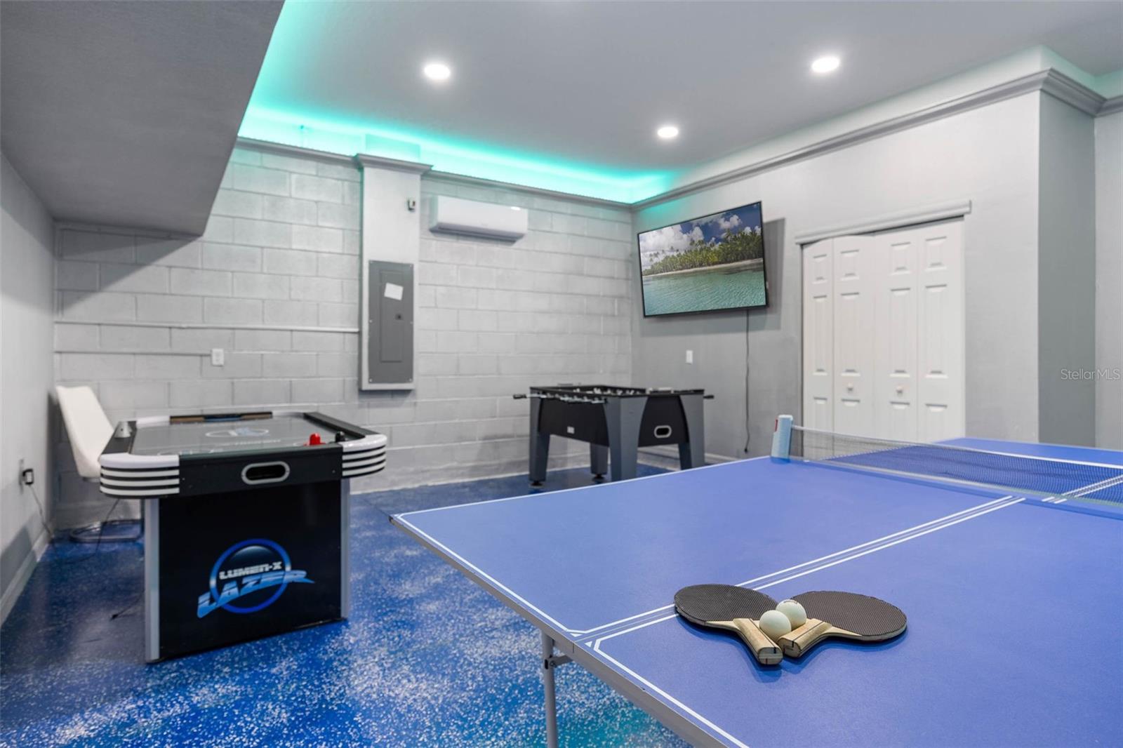 KISSIMMEE, Florida, 34747, United States, 7 Bedrooms Bedrooms, ,6 BathroomsBathrooms,Residential,For Sale,1938279