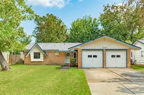 Hickory St, Lake Jackson, TX 77566