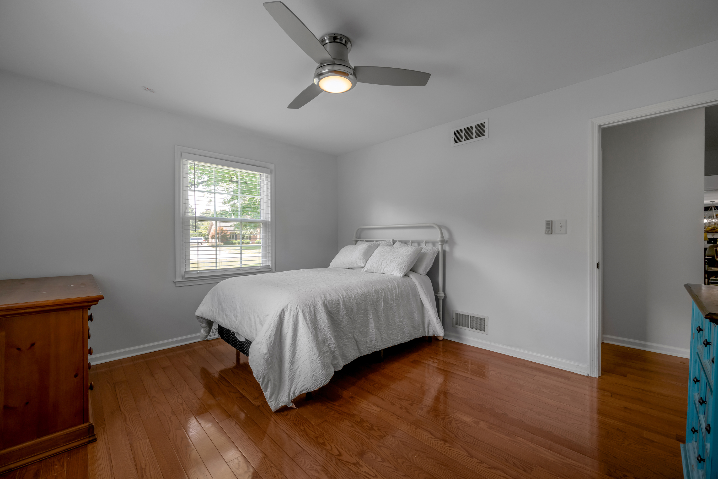  1556 Wellesley Drive - 物件實景