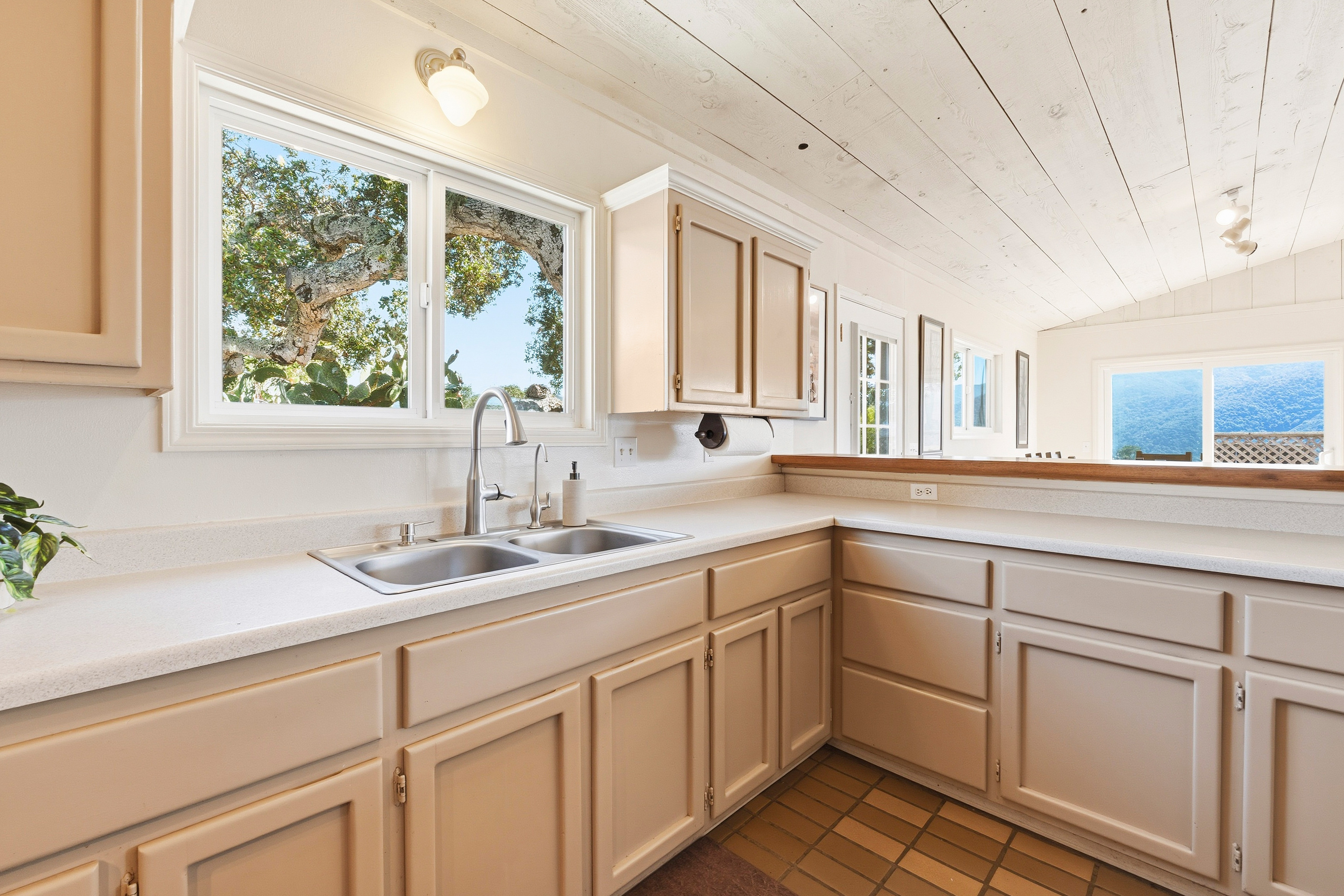  145 East Carmel Valley Road - 物件實景