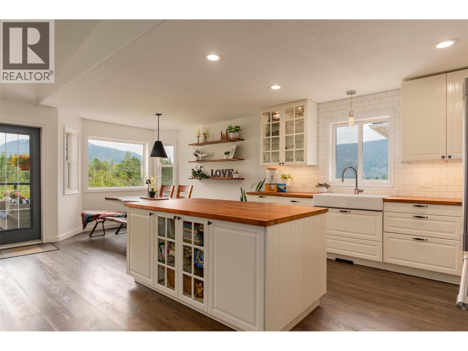CASTLEGAR, British Columbia, V1N 3Z1, CA, 5 Bedrooms Bedrooms, ,3 BathroomsBathrooms,Residential,For Sale,1918005