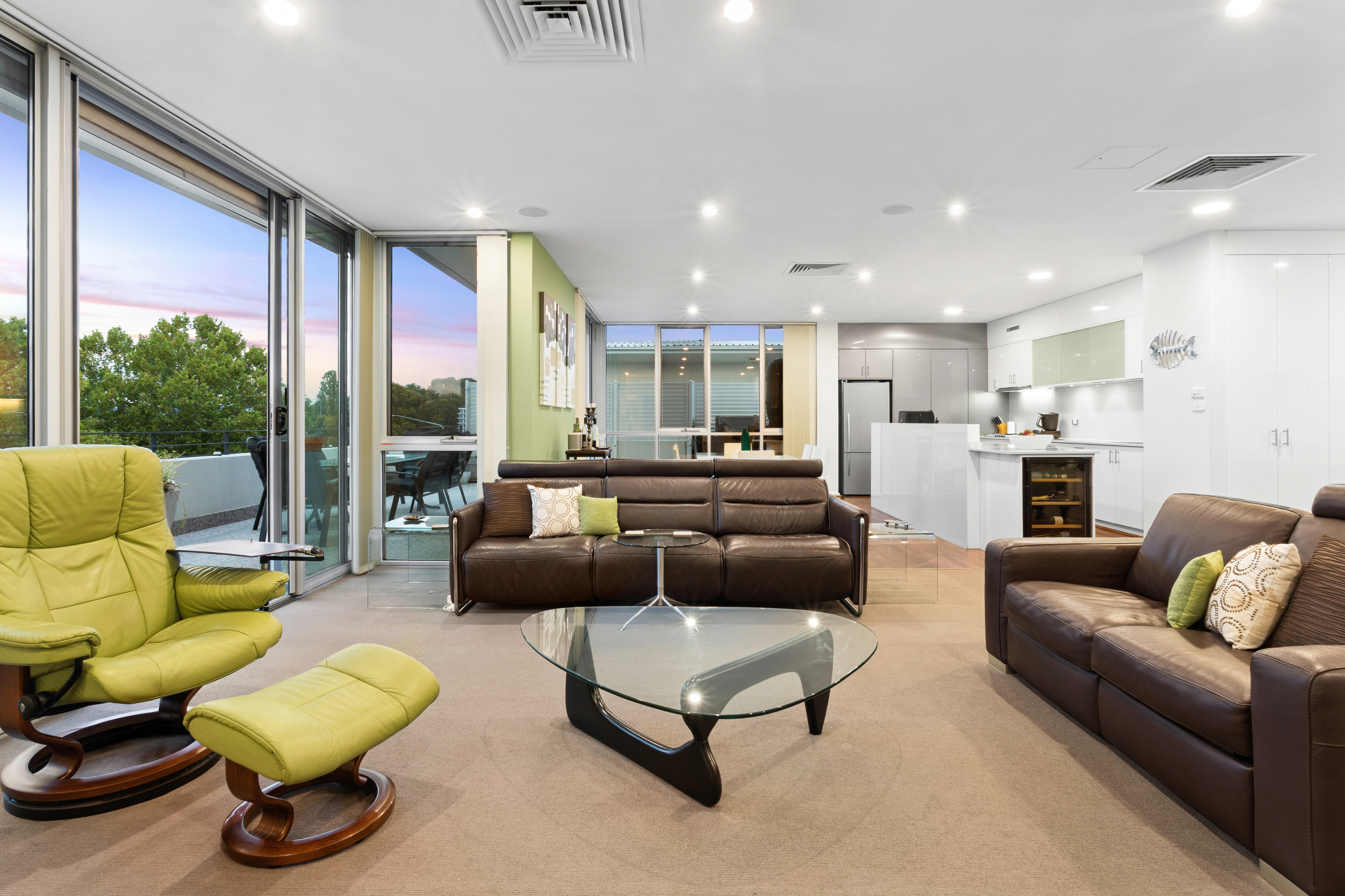  A Penthouse Defined by Space, Light and Outdoor Living - 物件實景