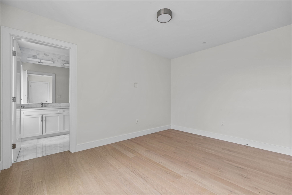 Boston, Massachusetts, 02128, United States, 2 Bedrooms Bedrooms, ,2 BathroomsBathrooms,Residential,For Sale,1942738