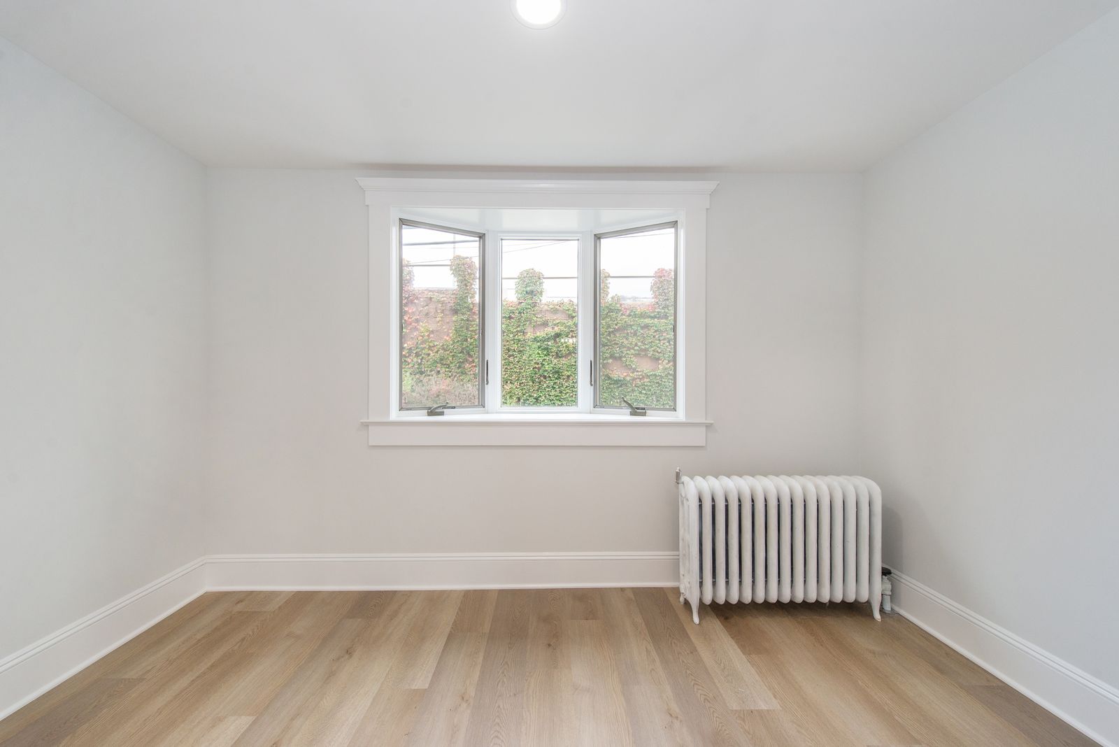 Bergen, Lyndhurst Township, New Jersey, 07071, United States, 3 Bedrooms Bedrooms, ,2 BathroomsBathrooms,Residential,For Sale,1980674