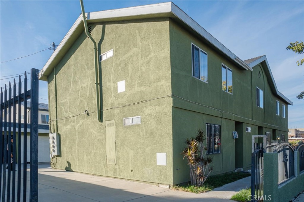 Los Angeles, California, 90061, United States, 14 Bedrooms Bedrooms, ,8 BathroomsBathrooms,Residential,For Sale,1855193