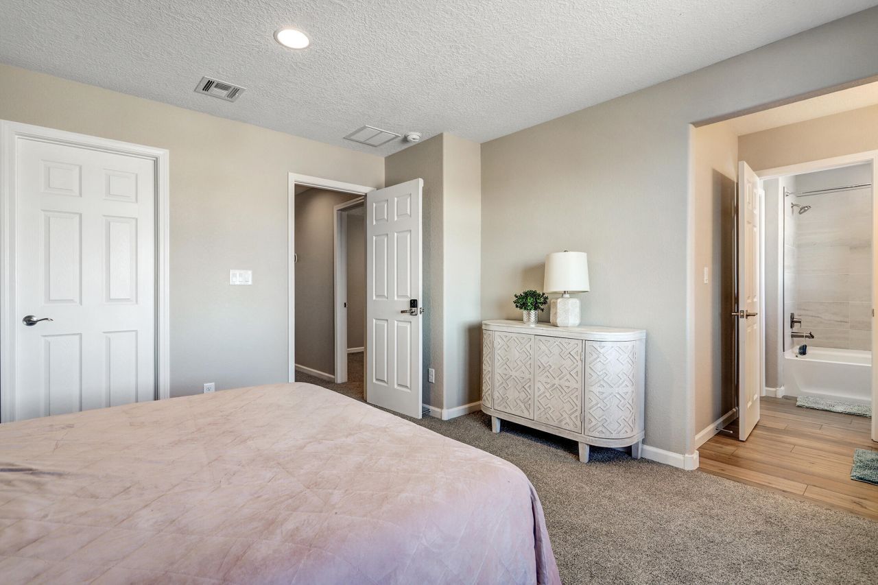 Rio Rancho, New Mexico, 87124, United States, 5 Bedrooms Bedrooms, ,4 BathroomsBathrooms,Residential,For Sale,2003162