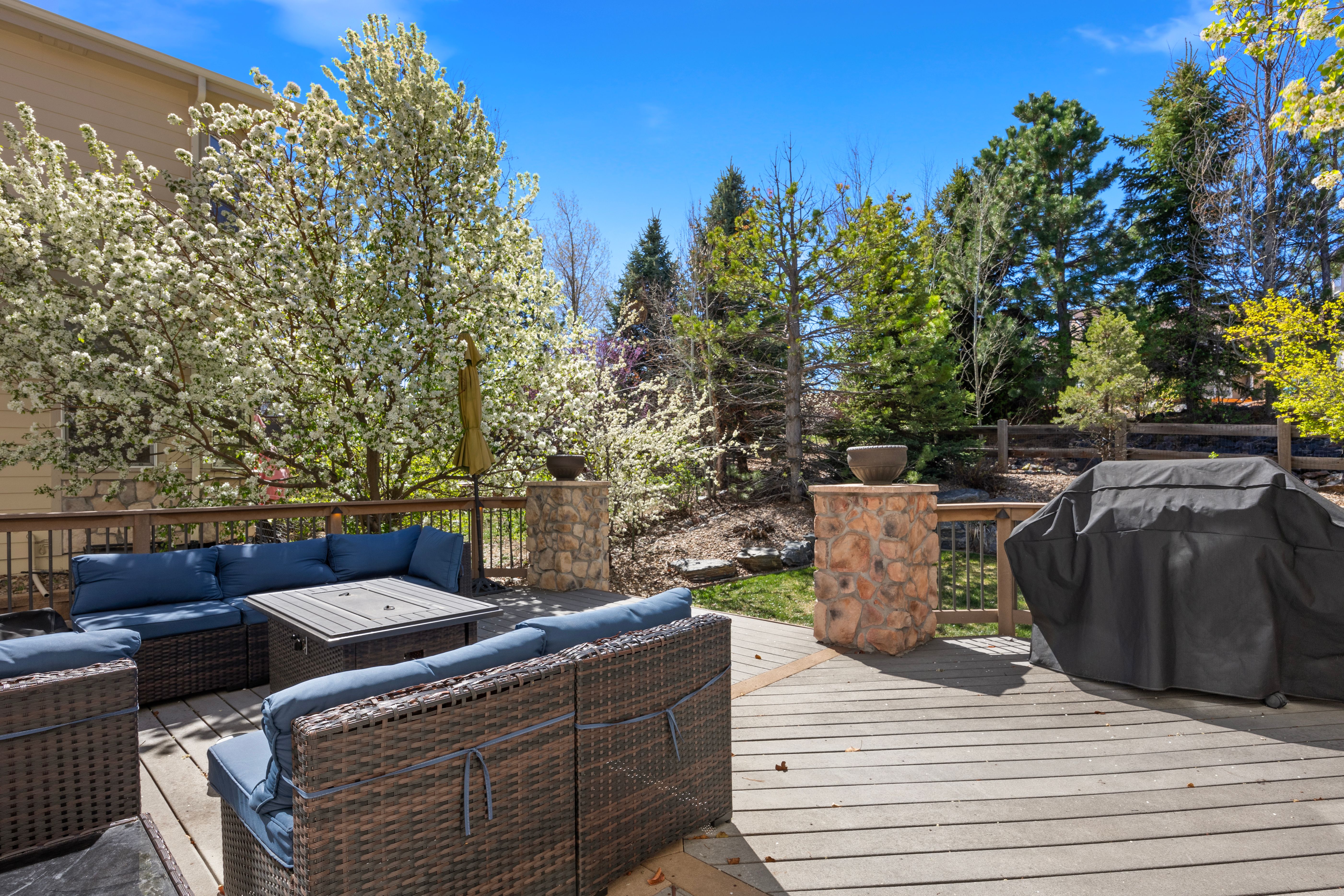  Impressive Two-Story Home Nestled in the Desirable Castle Pines Community - 物件實景