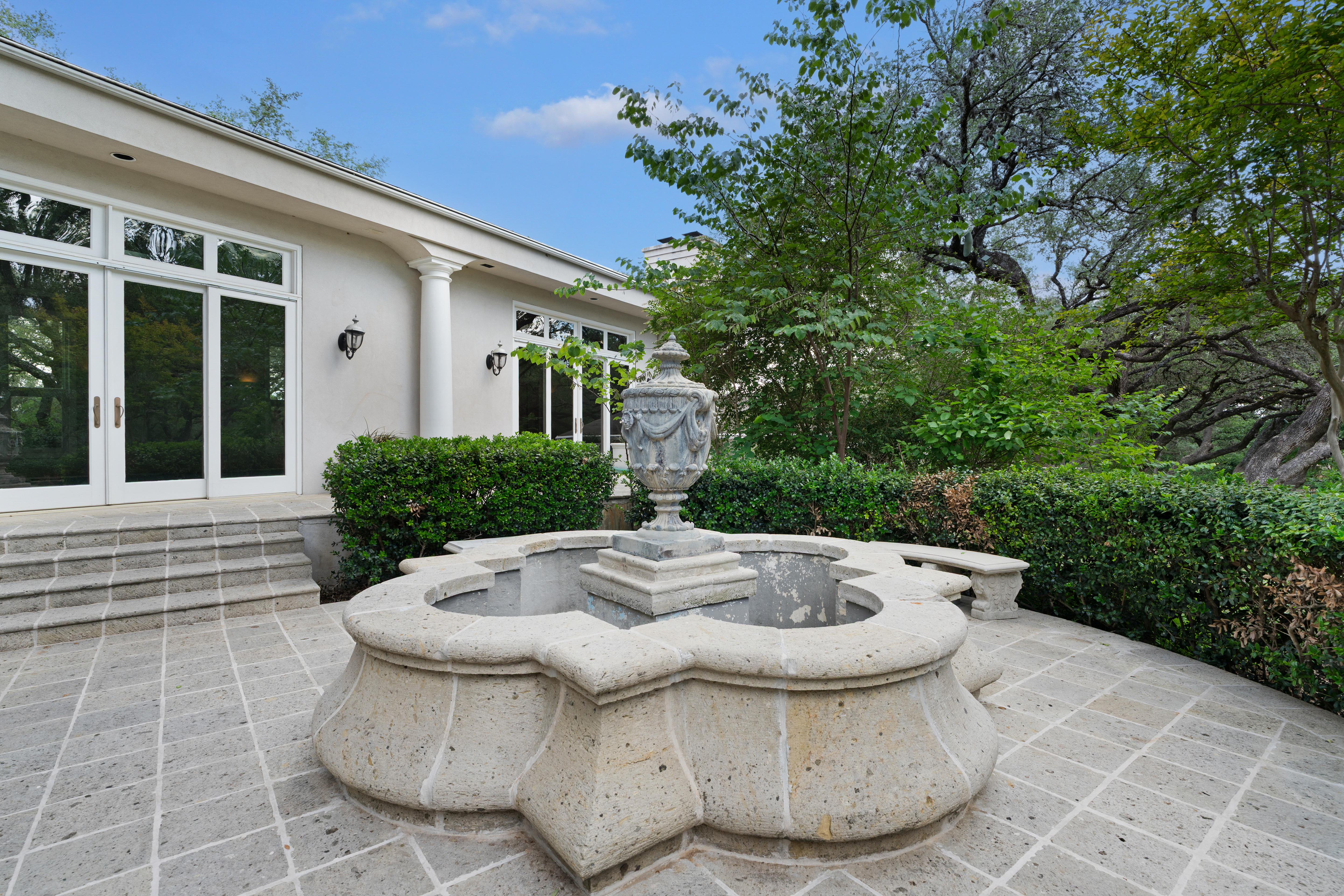  Timeless Estate in the Heart of Hill Country Village - 物件實景