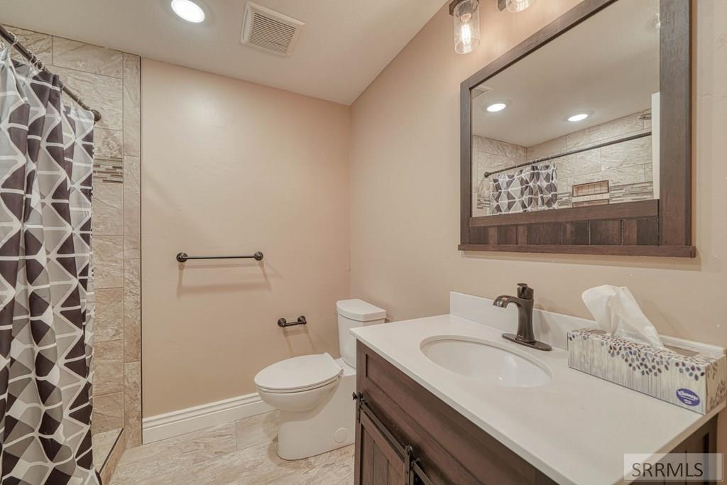 IDAHO FALLS, Idaho, 83401, United States, 6 Bedrooms Bedrooms, ,3 BathroomsBathrooms,Residential,For Sale,2006339