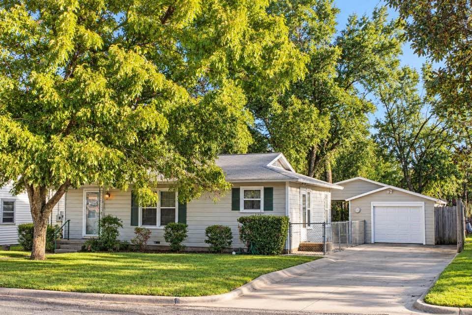 Rose Ave, Cleburne, TX 76033