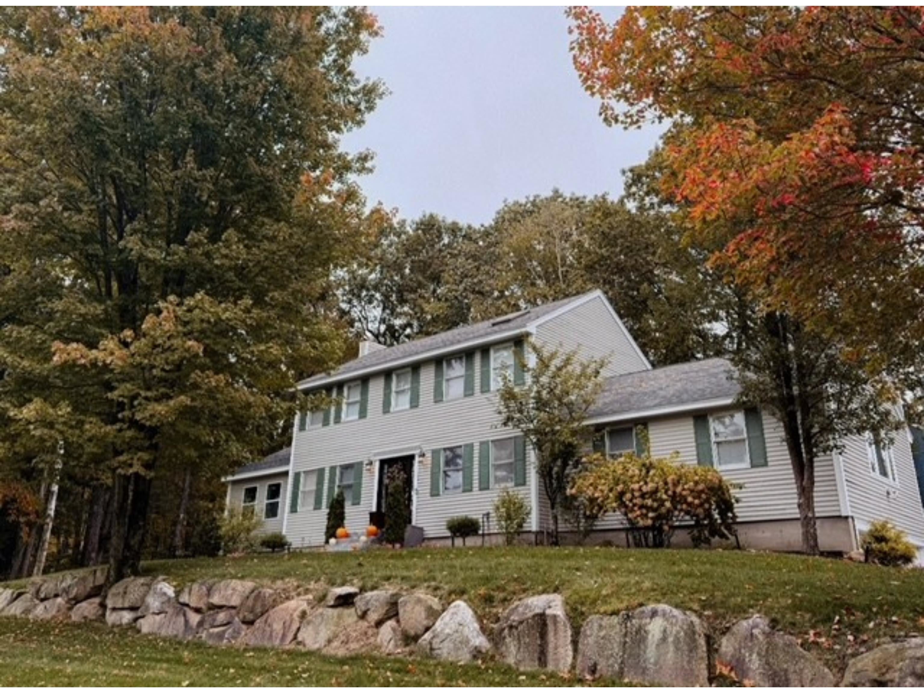 Hooksett, New Hampshire, 03106, United States, 3 Bedrooms Bedrooms, ,1 BathroomBathrooms,Residential,For Sale,2002155