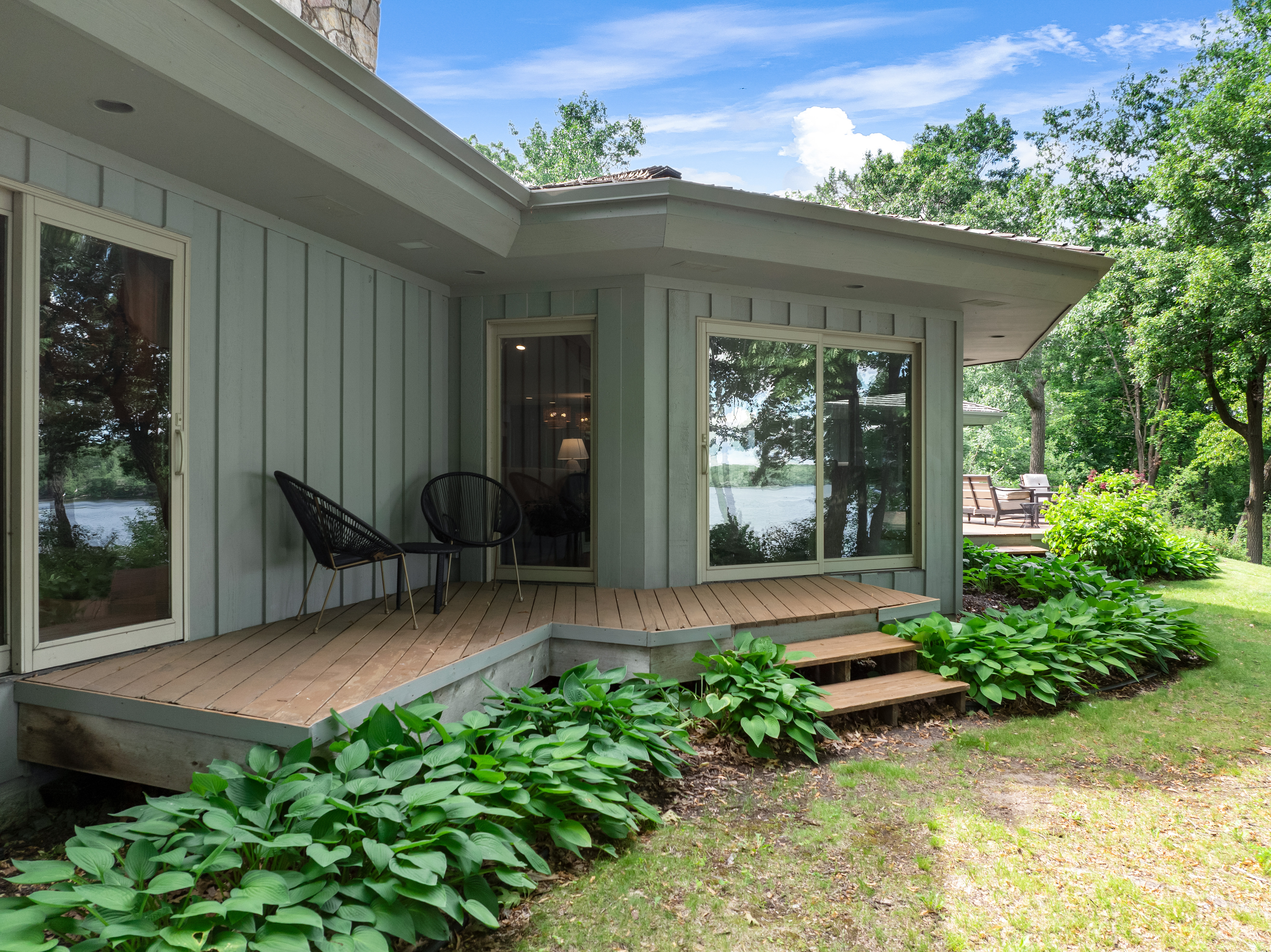  Lakeside Luxury with Timeless Charm and Modern Touches - 物件實景