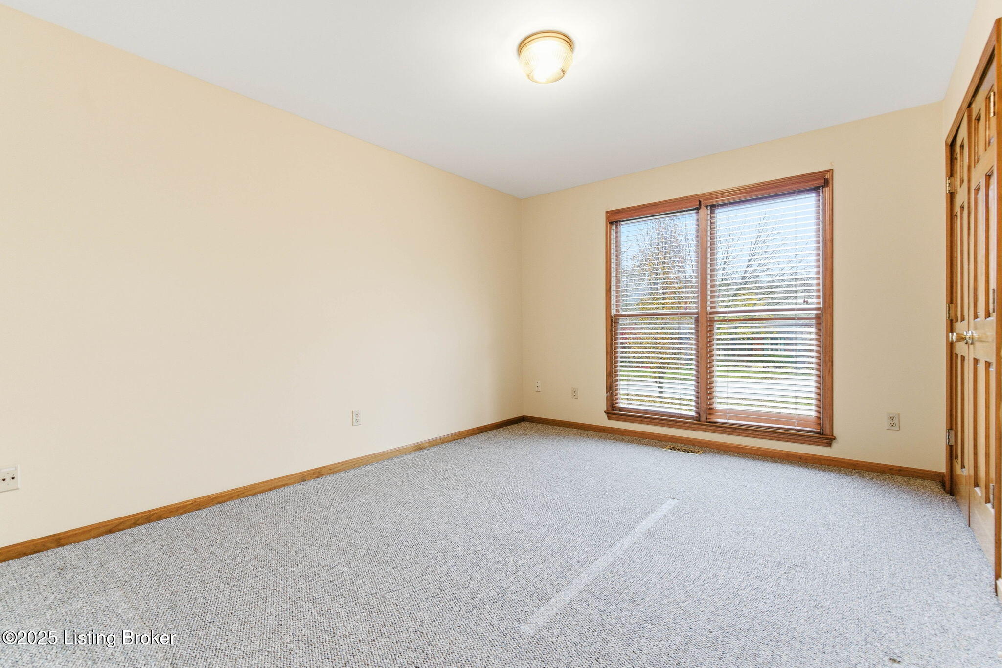 Prospect, Kentucky, 40059, United States, 3 Bedrooms Bedrooms, ,3 BathroomsBathrooms,Residential,For Sale,1996132