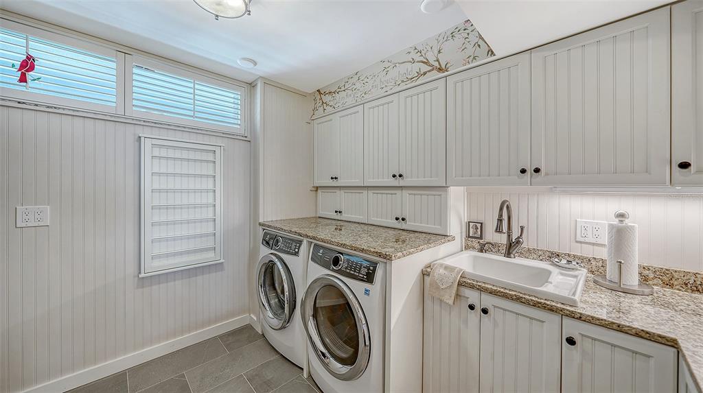 Sarasota, Florida, 34236, United States, 3 Bedrooms Bedrooms, ,3 BathroomsBathrooms,Residential,For Sale,1992113