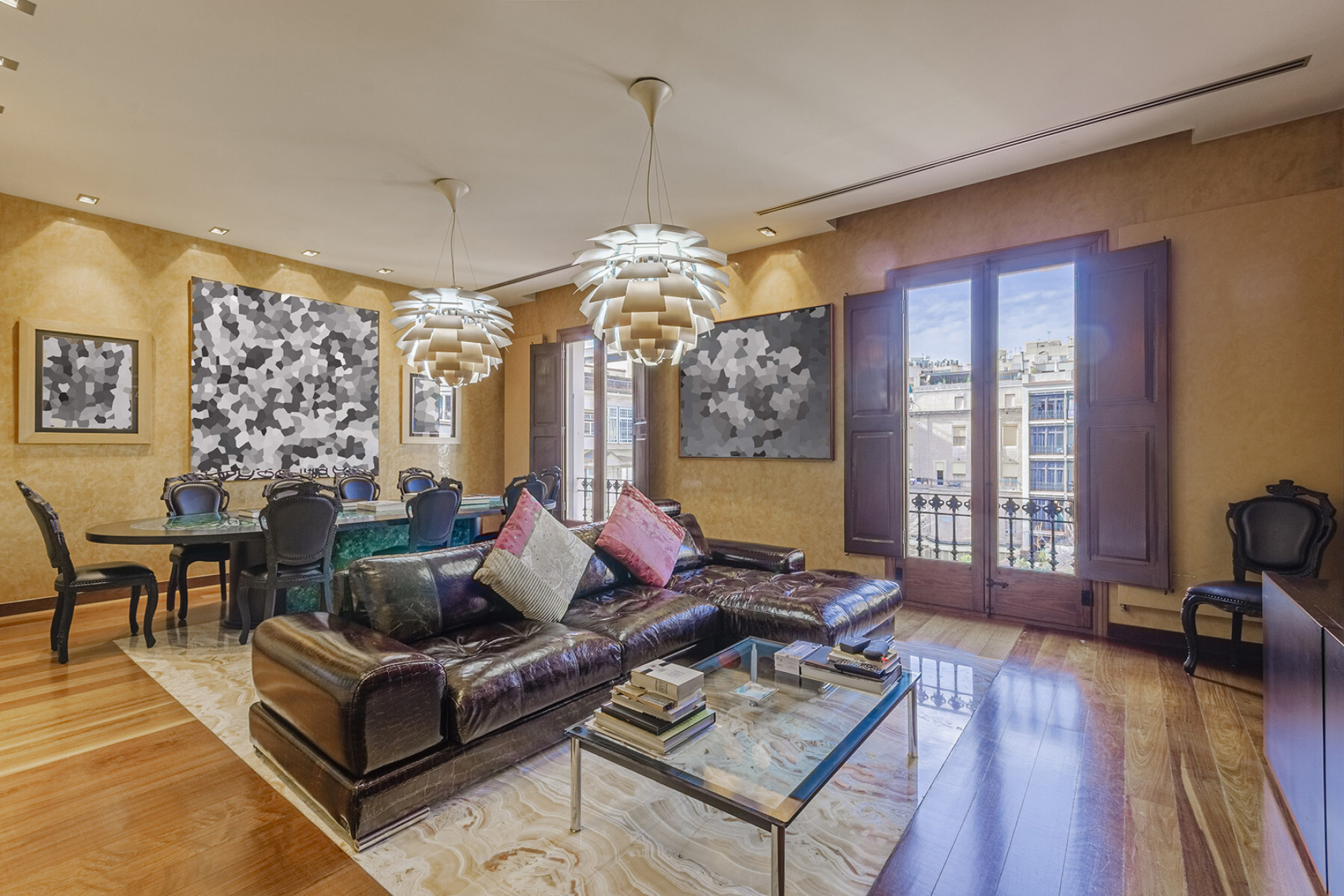  Impressive duplex adjacent to Gaudí