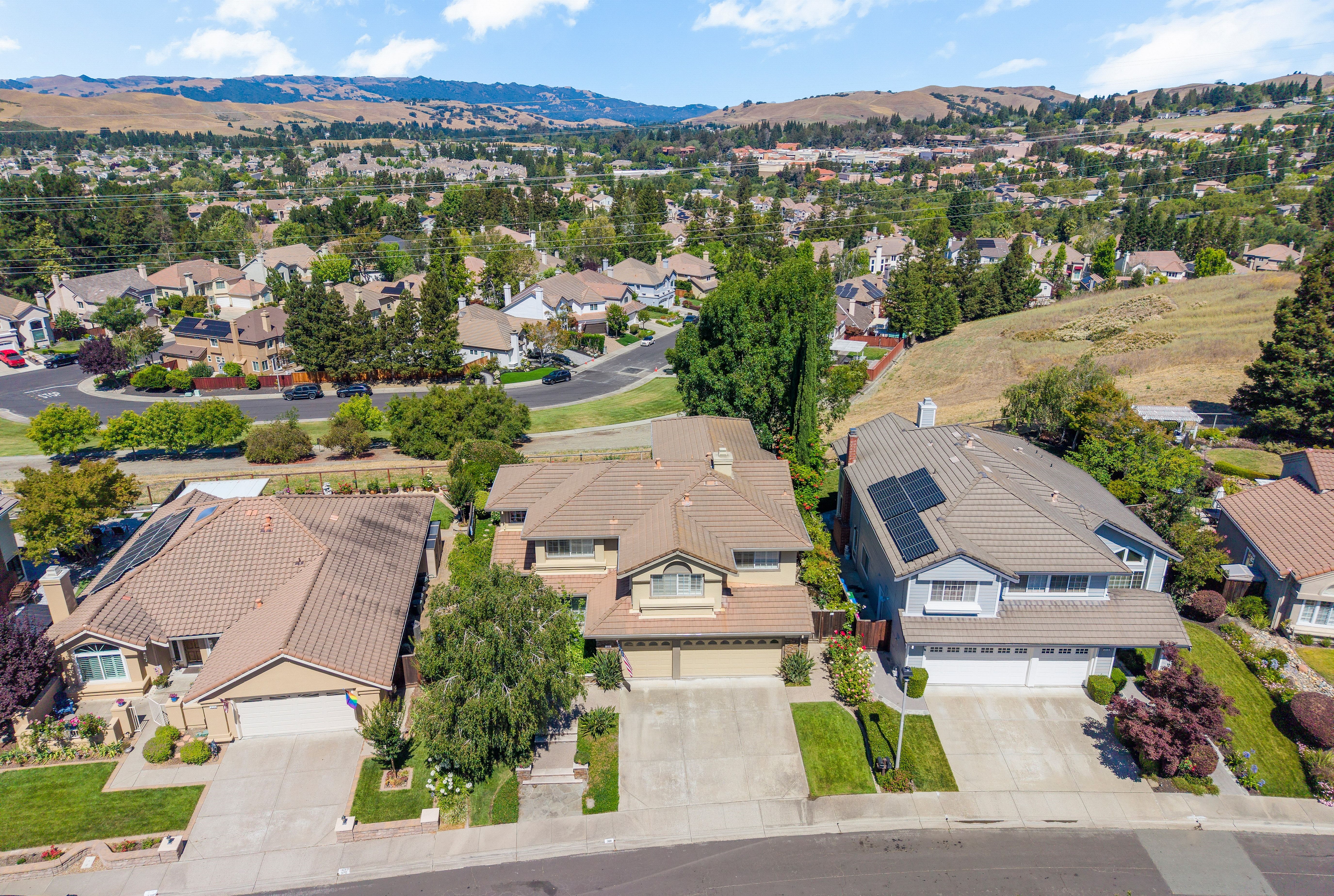  Award-Winning Curb Appeal with Spectacular Sunset Views - 物件實景