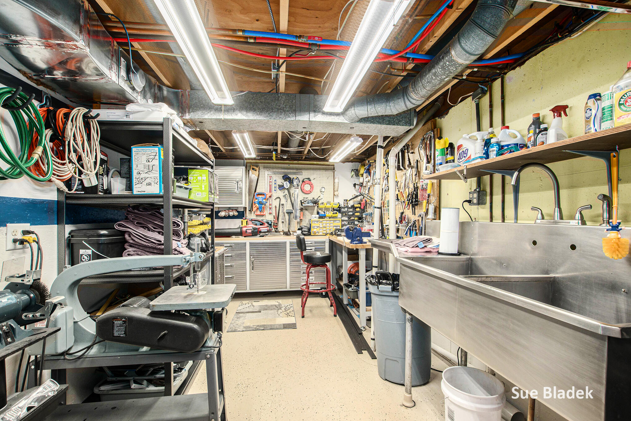 Holland, Michigan, 49424, United States, 3 Bedrooms Bedrooms, ,3 BathroomsBathrooms,Residential,For Sale,1989003