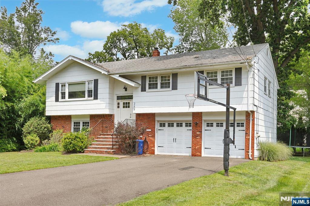 Ramsey, New Jersey, 07446, United States, 4 Bedrooms Bedrooms, ,3 BathroomsBathrooms,Residential,For Sale,1911105
