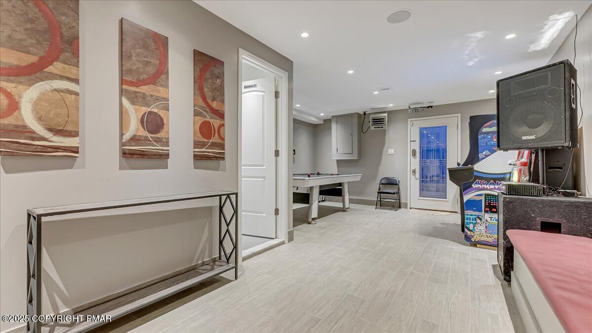 East Stroudsburg, Pennsylvania, 18302, United States, 5 Bedrooms Bedrooms, ,4 BathroomsBathrooms,Residential,For Sale,1980579