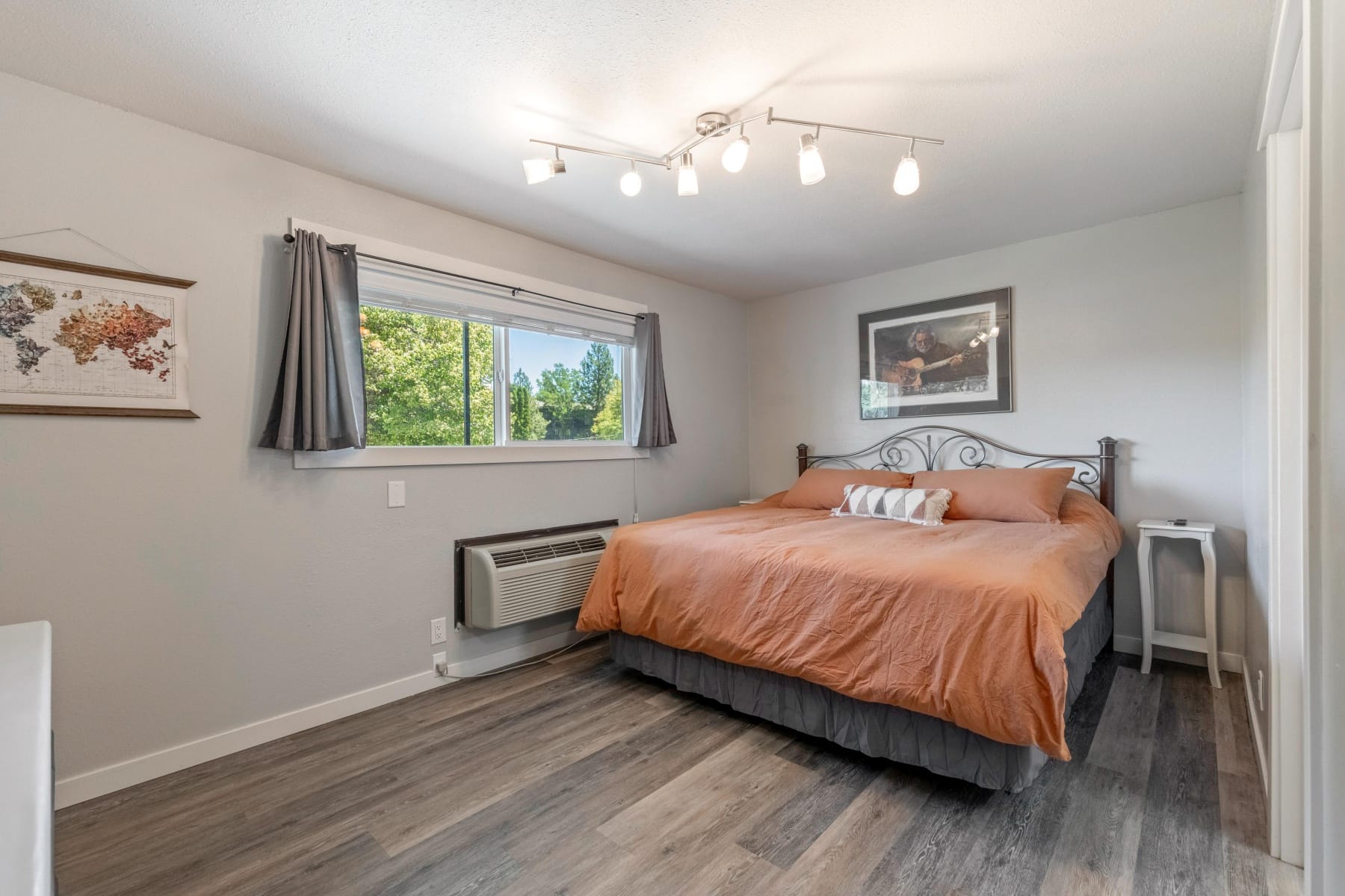  1565 NW Wall Street #232-233 Bend, OR 97703 - 物件實景