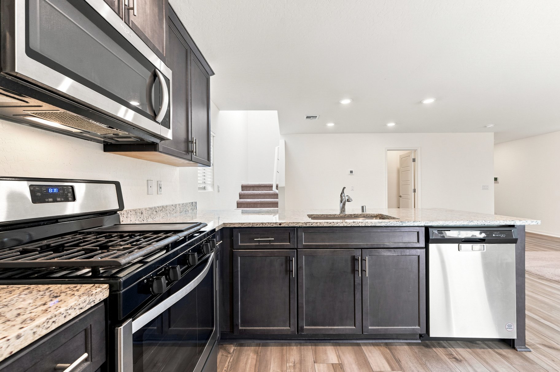  Move-In Ready Home with Great Investment Potential - 物件實景