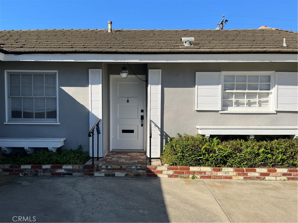 Huntington Beach, California, 92649, United States, 4 Bedrooms Bedrooms, ,2 BathroomsBathrooms,Residential,For Sale,1989631