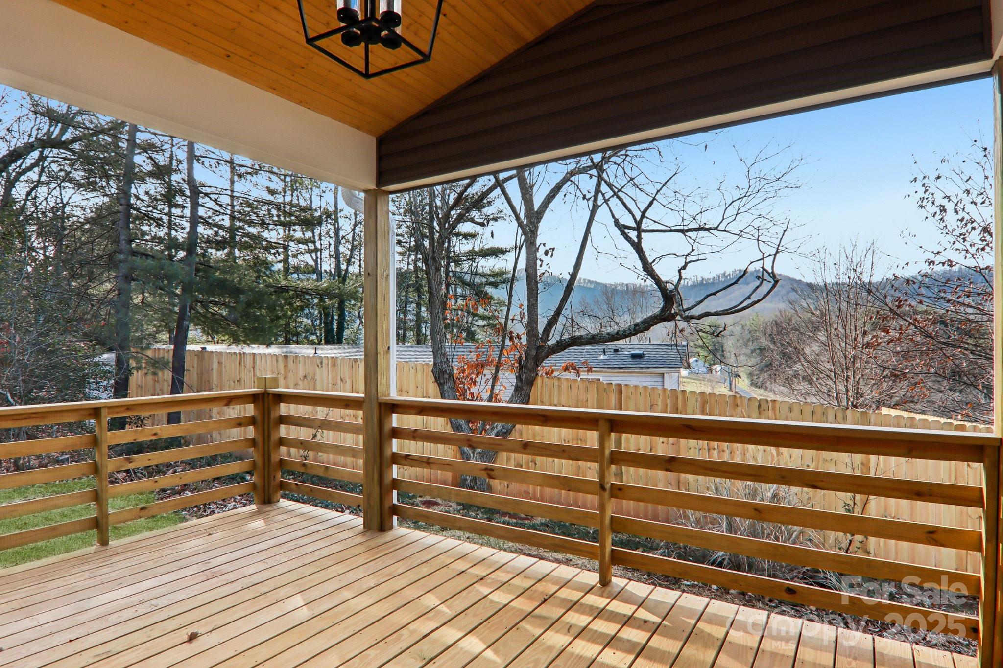 Candler, North Carolina, 28715, United States, 3 Bedrooms Bedrooms, ,3 BathroomsBathrooms,Residential,For Sale,2002526