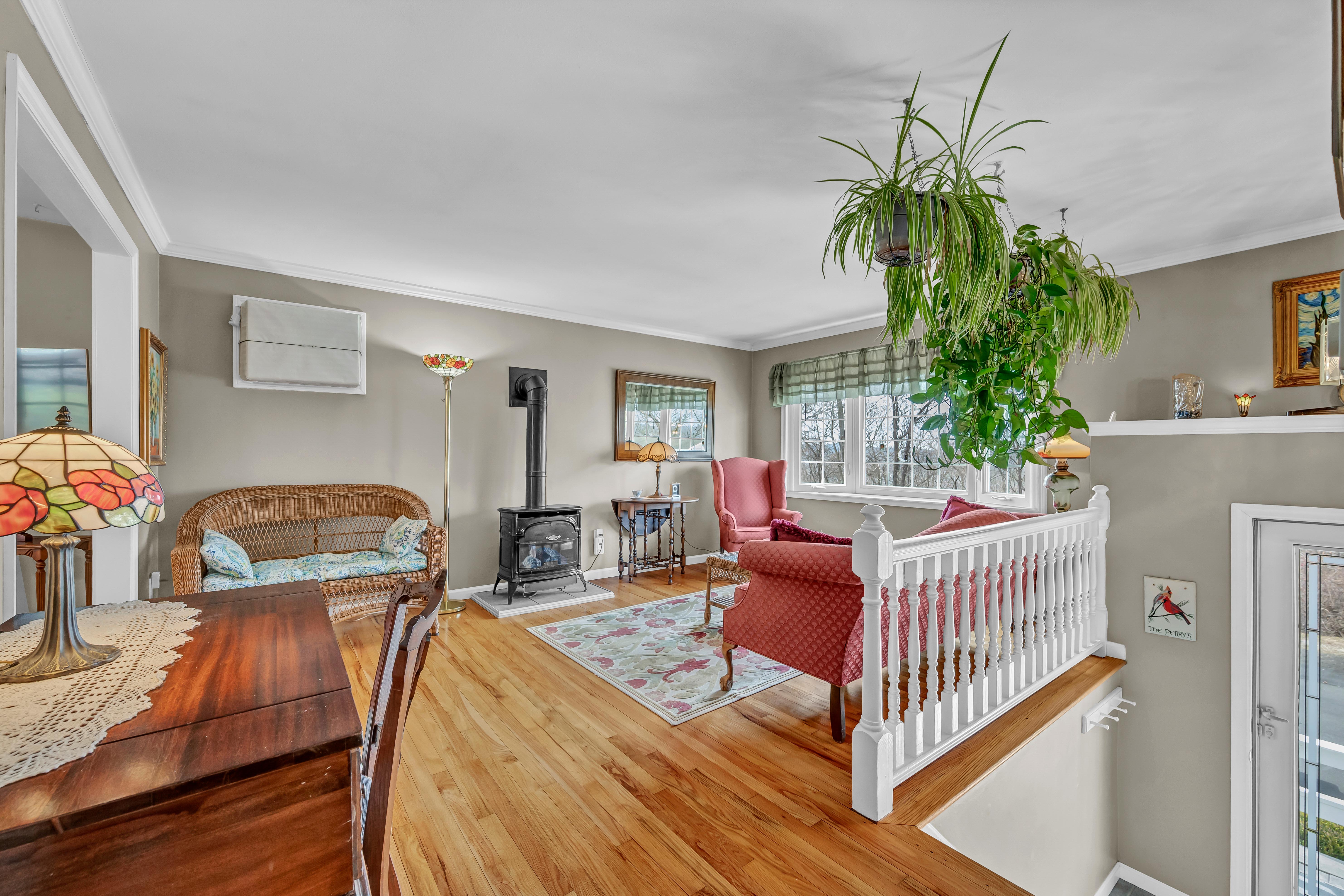  Beautifully Maintained Home - 物件實景