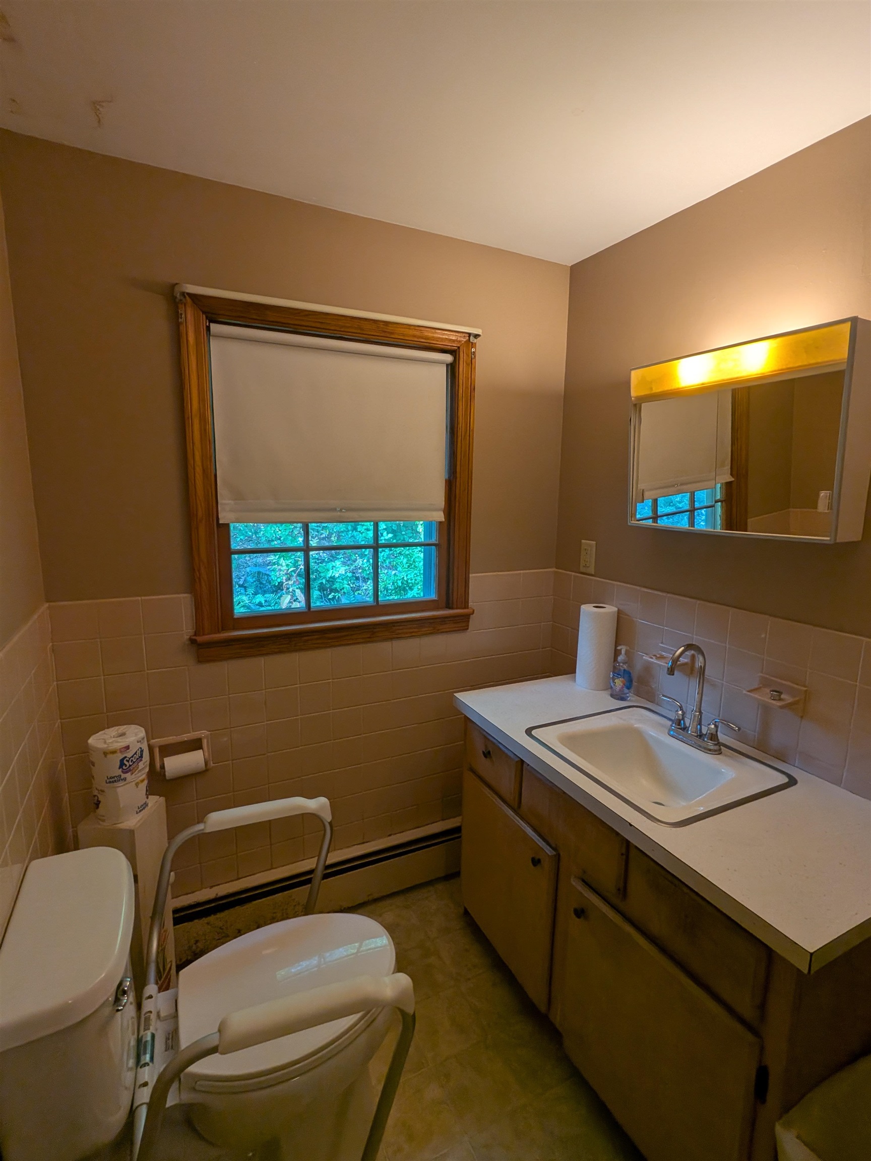 Hollis, New Hampshire, 03049, United States, 3 Bedrooms Bedrooms, ,2 BathroomsBathrooms,Residential,For Sale,1934424