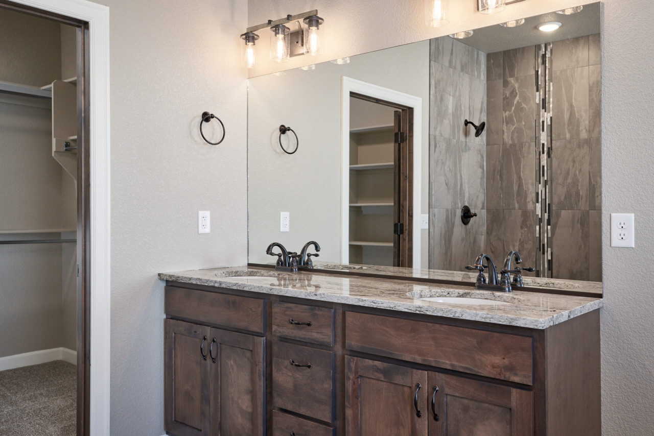 Cheyenne, Wyoming, 82009, United States, 3 Bedrooms Bedrooms, ,2 BathroomsBathrooms,Residential,For Sale,1982343