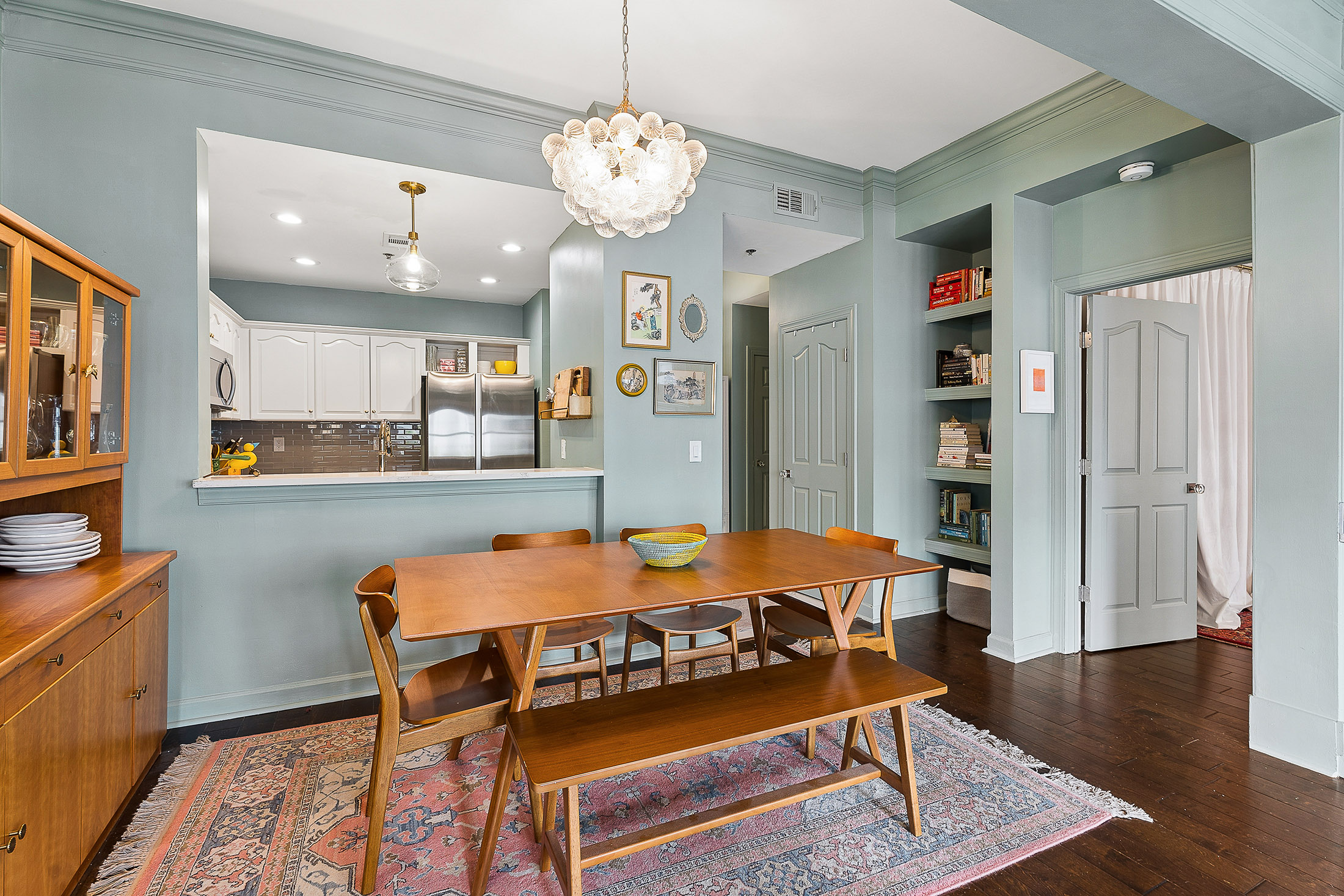  Beautifully Renovated Top-Floor Condo Overlooking Midtown - 物件實景