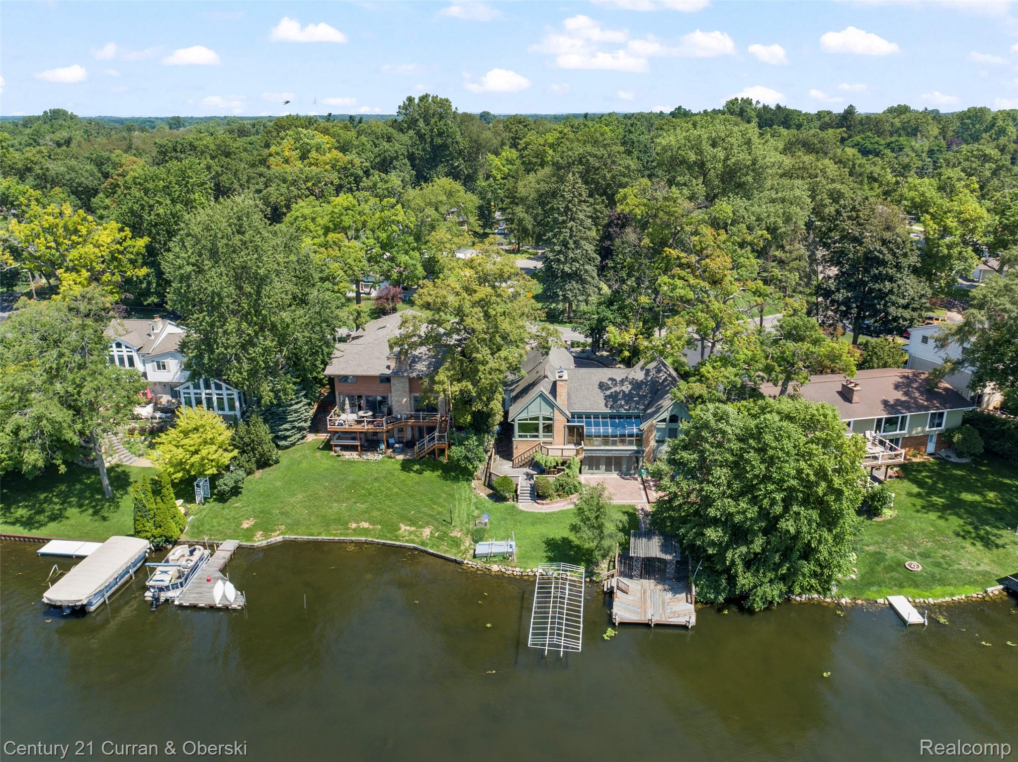 Walled Lake, Michigan, 48390, United States, 3 Bedrooms Bedrooms, ,3 BathroomsBathrooms,Residential,For Sale,1938303
