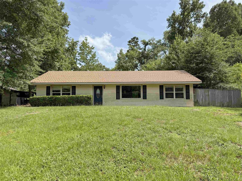 Henderson St, Overton, TX 75684