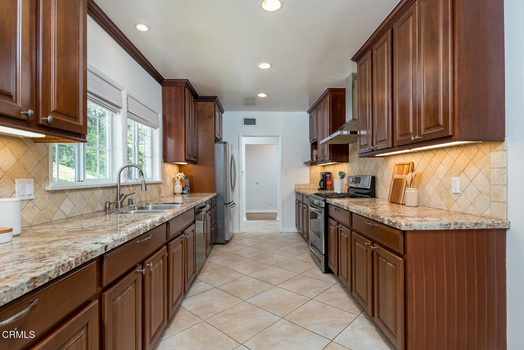 La Canada Flintridge, California, 91011, United States, 3 Bedrooms Bedrooms, ,1 BathroomBathrooms,Residential,For Sale,1901874