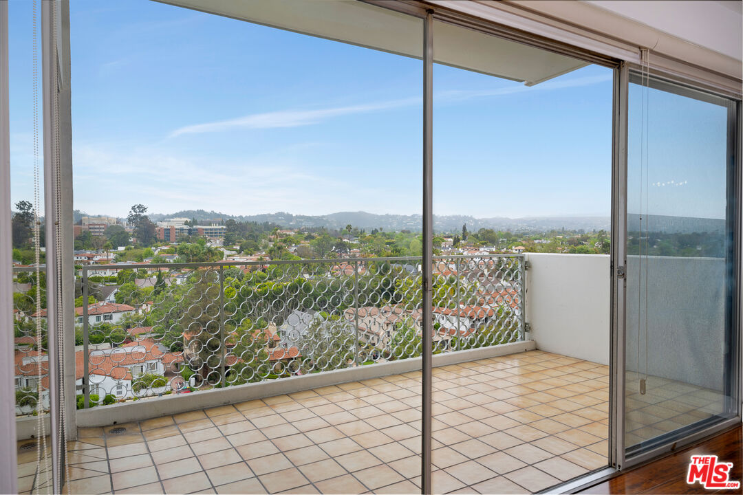Los Angeles, California, 90024, United States, 3 Bedrooms Bedrooms, ,1 BathroomBathrooms,Residential,For Sale,1819230