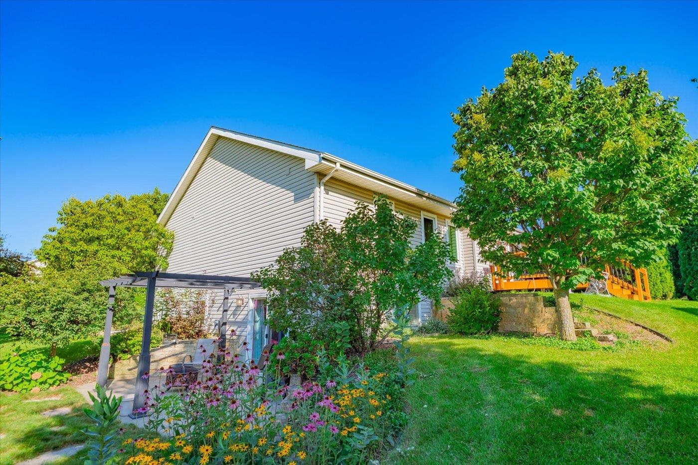 Sun Prairie, Wisconsin, 53590-4332, United States, 4 Bedrooms Bedrooms, ,3 BathroomsBathrooms,Residential,For Sale,1935966