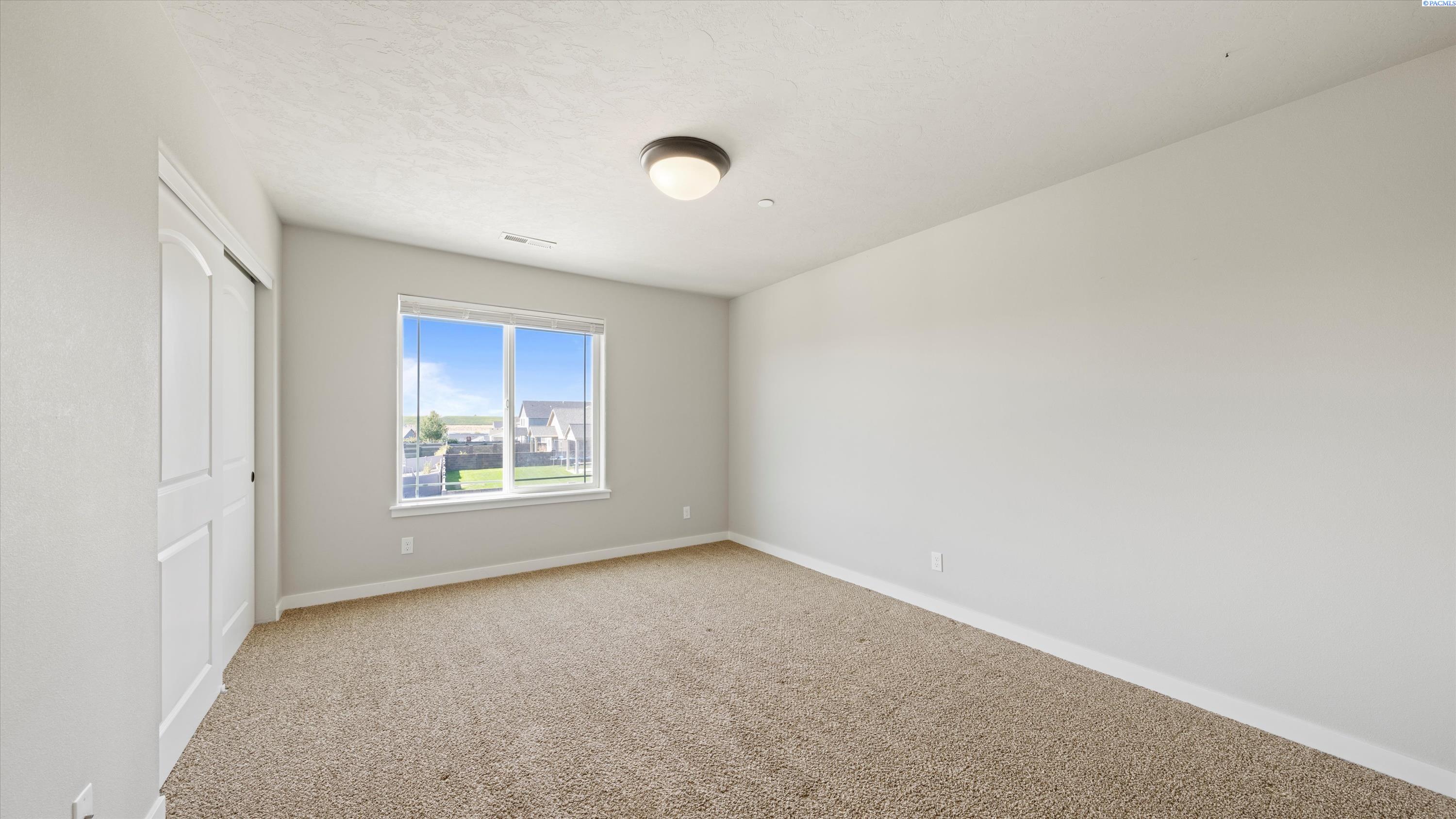 Richland, Washington, 99352, United States, 5 Bedrooms Bedrooms, ,3 BathroomsBathrooms,Residential,For Sale,1947439