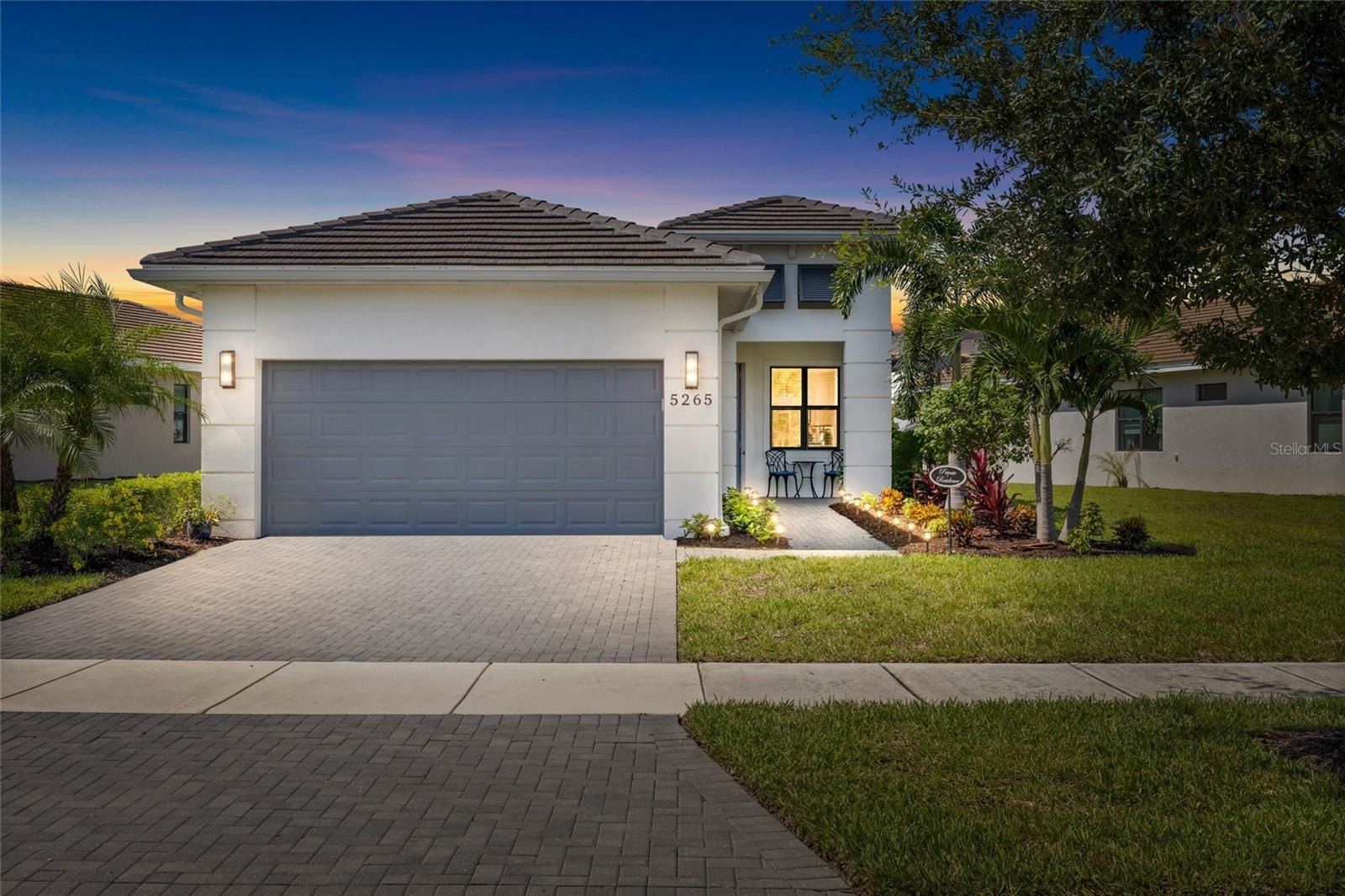 Barnett Cir, Bradenton, FL 34211