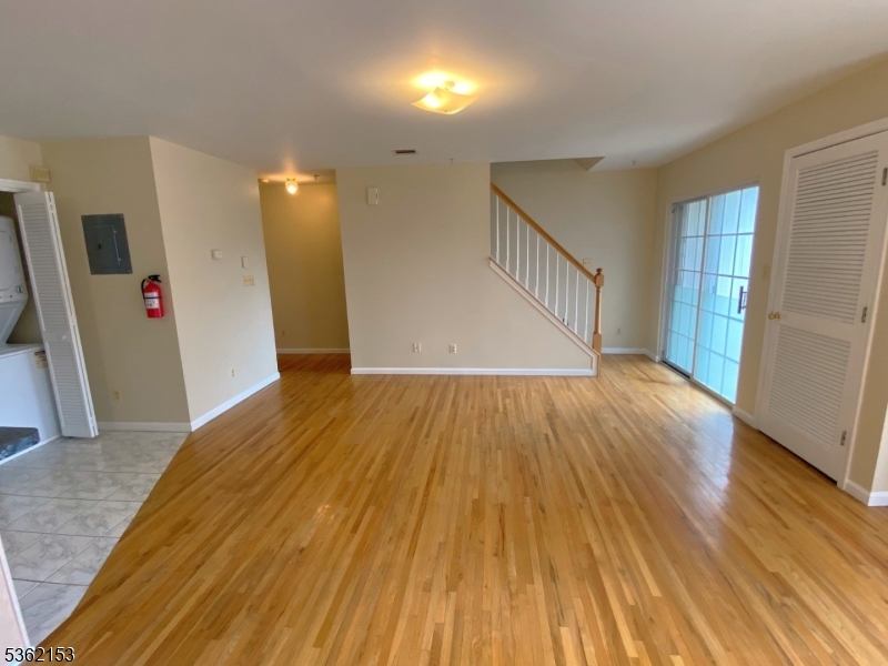 Newark City, New Jersey, 07105, United States, 2 Bedrooms Bedrooms, ,3 BathroomsBathrooms,Residential,For Sale,2003530