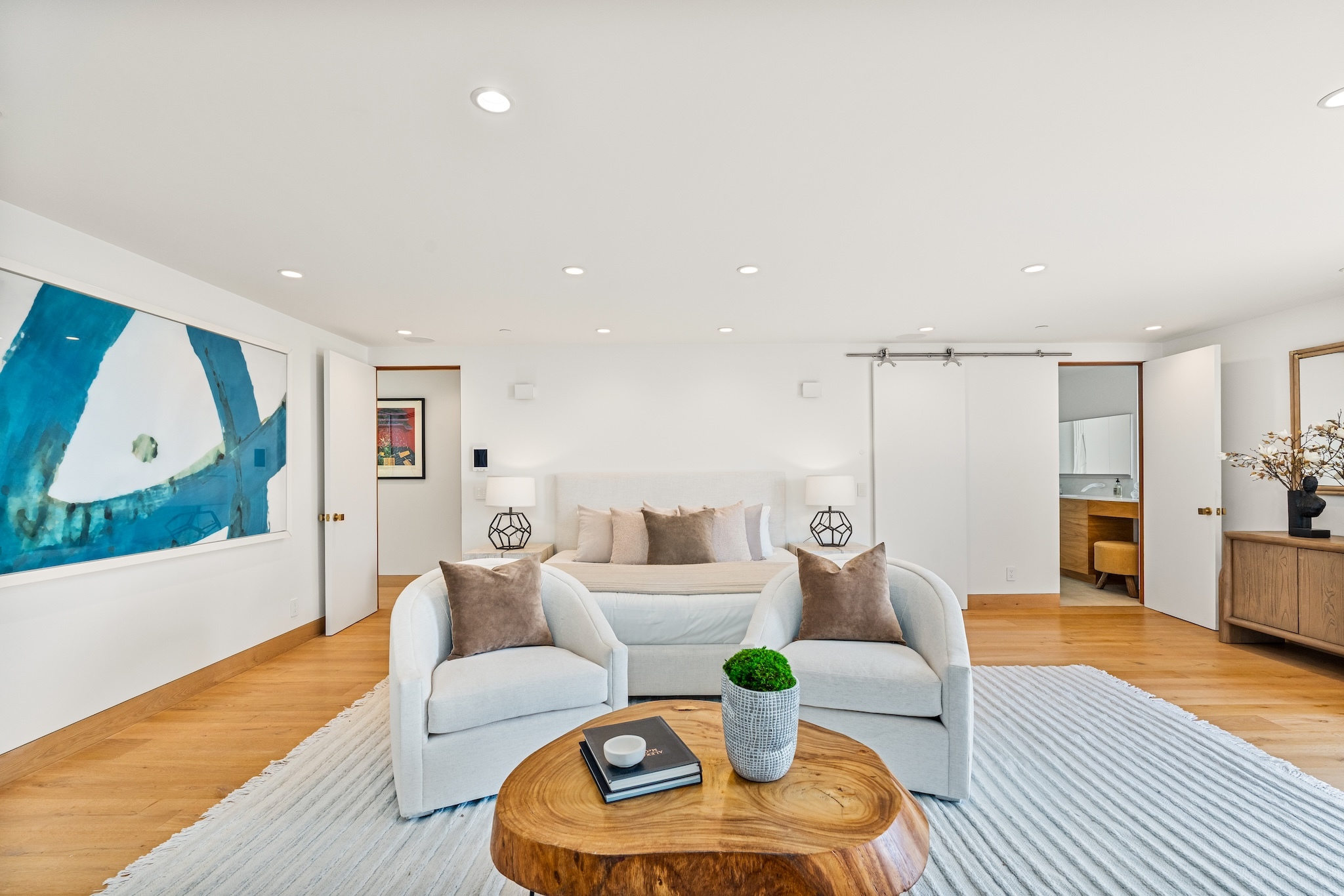  2129 Redcliff St - 物件實景
