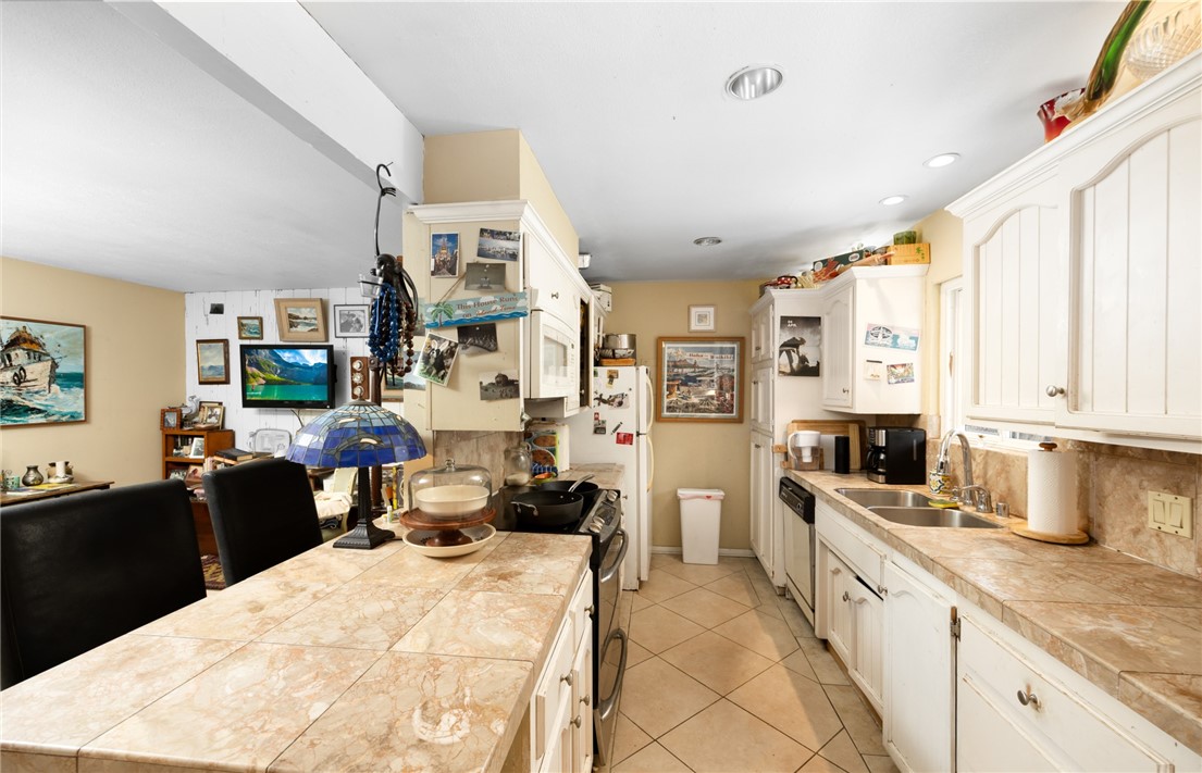 Laguna Beach, California, 92651, United States, 2 Bedrooms Bedrooms, ,3 BathroomsBathrooms,Residential,For Sale,1805517