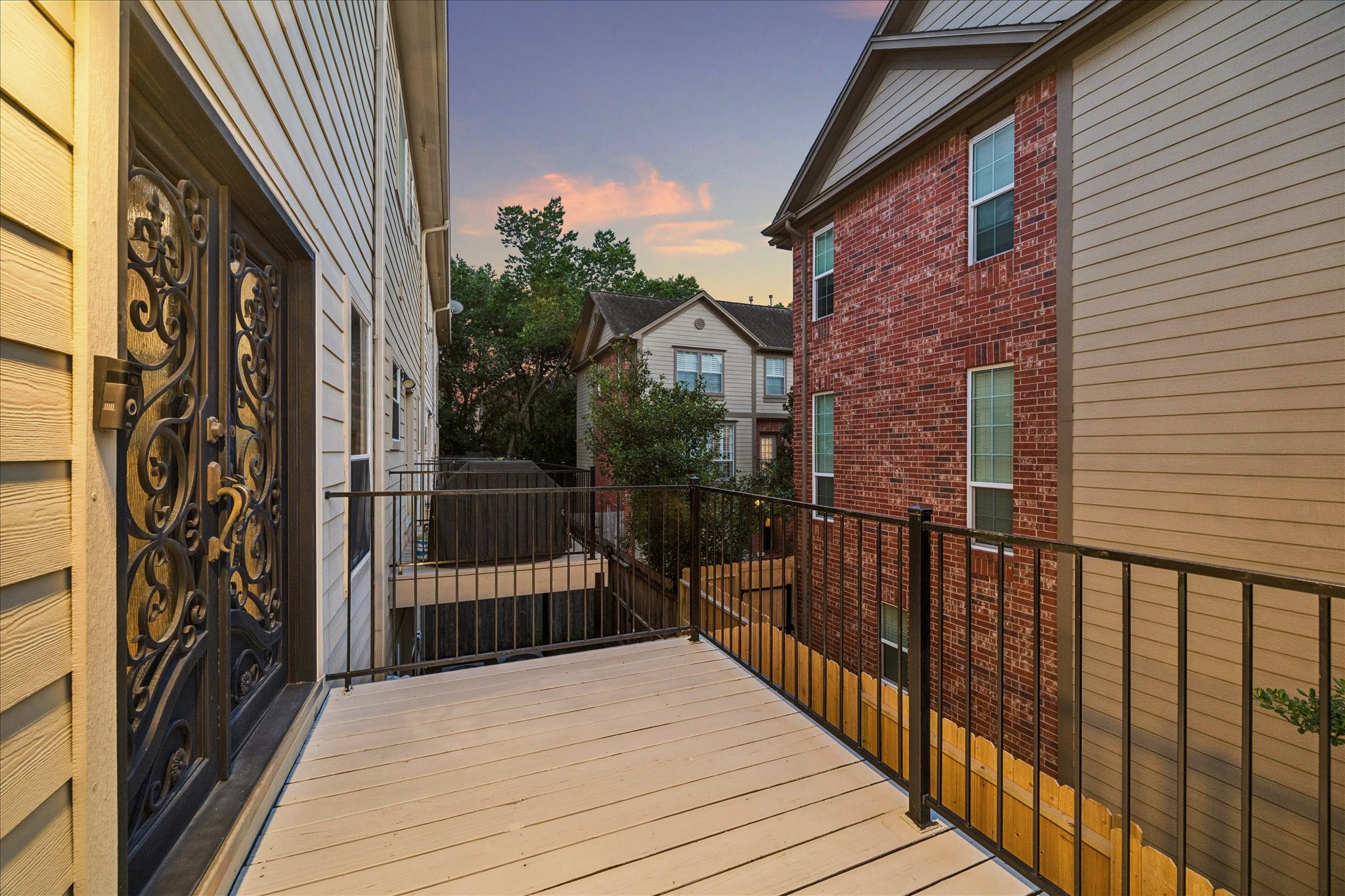  915 Knox Street D - 物件實景