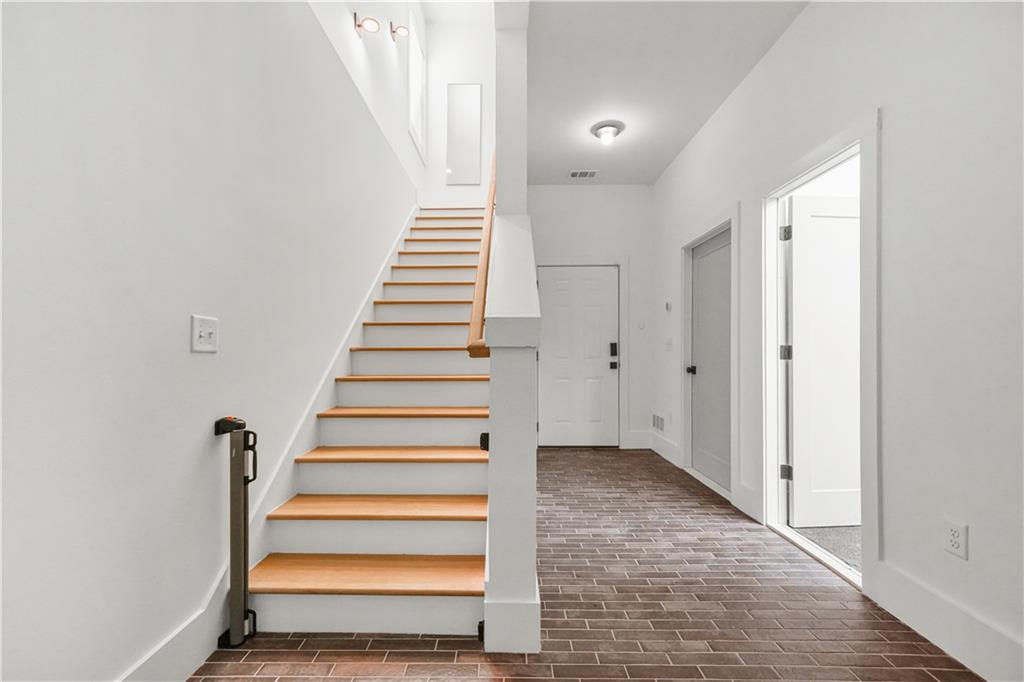 Atlanta, Georgia, 30315, United States, 3 Bedrooms Bedrooms, ,3 BathroomsBathrooms,Residential,For Sale,1966539